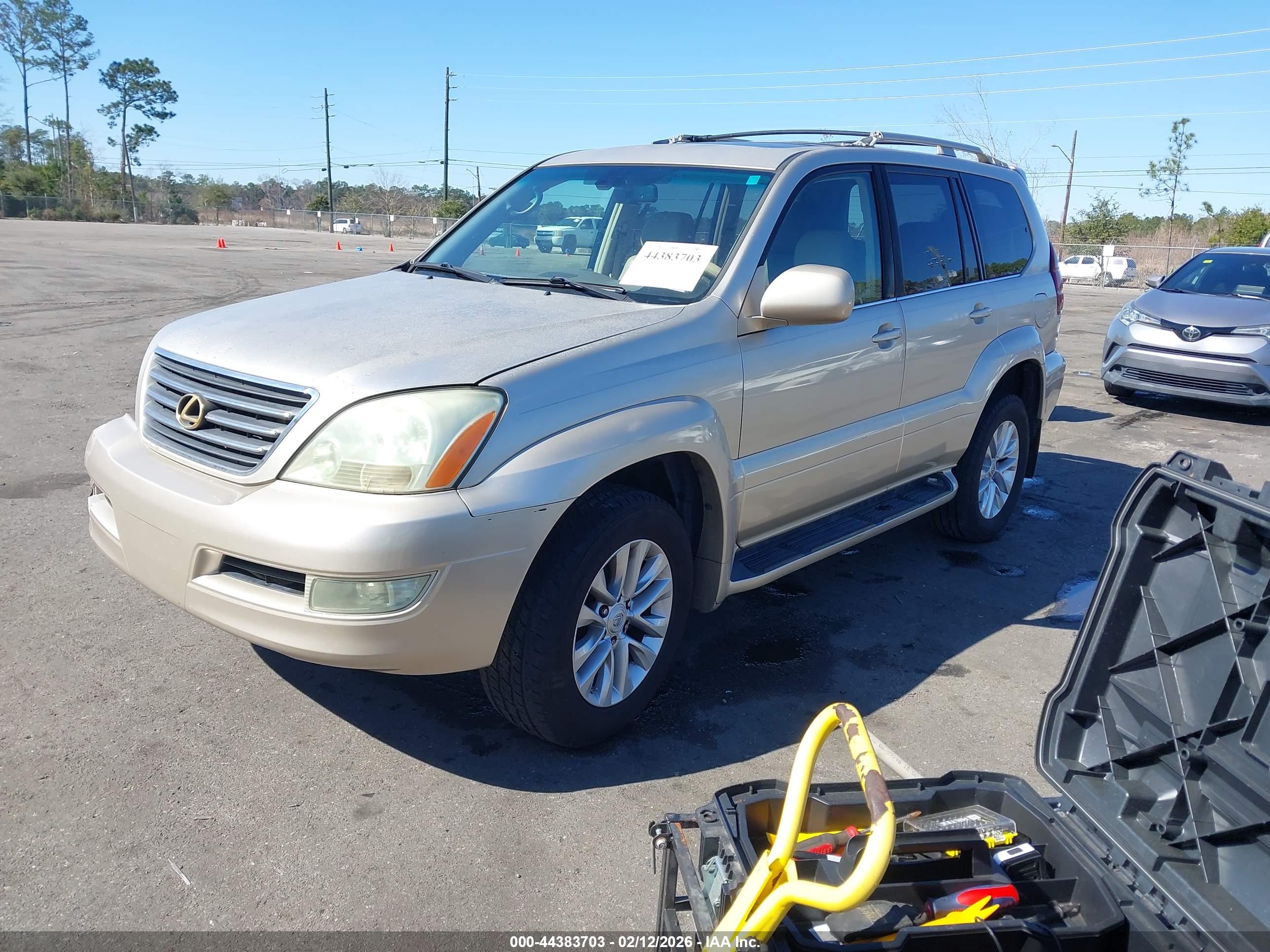LEXUS GX image 2
