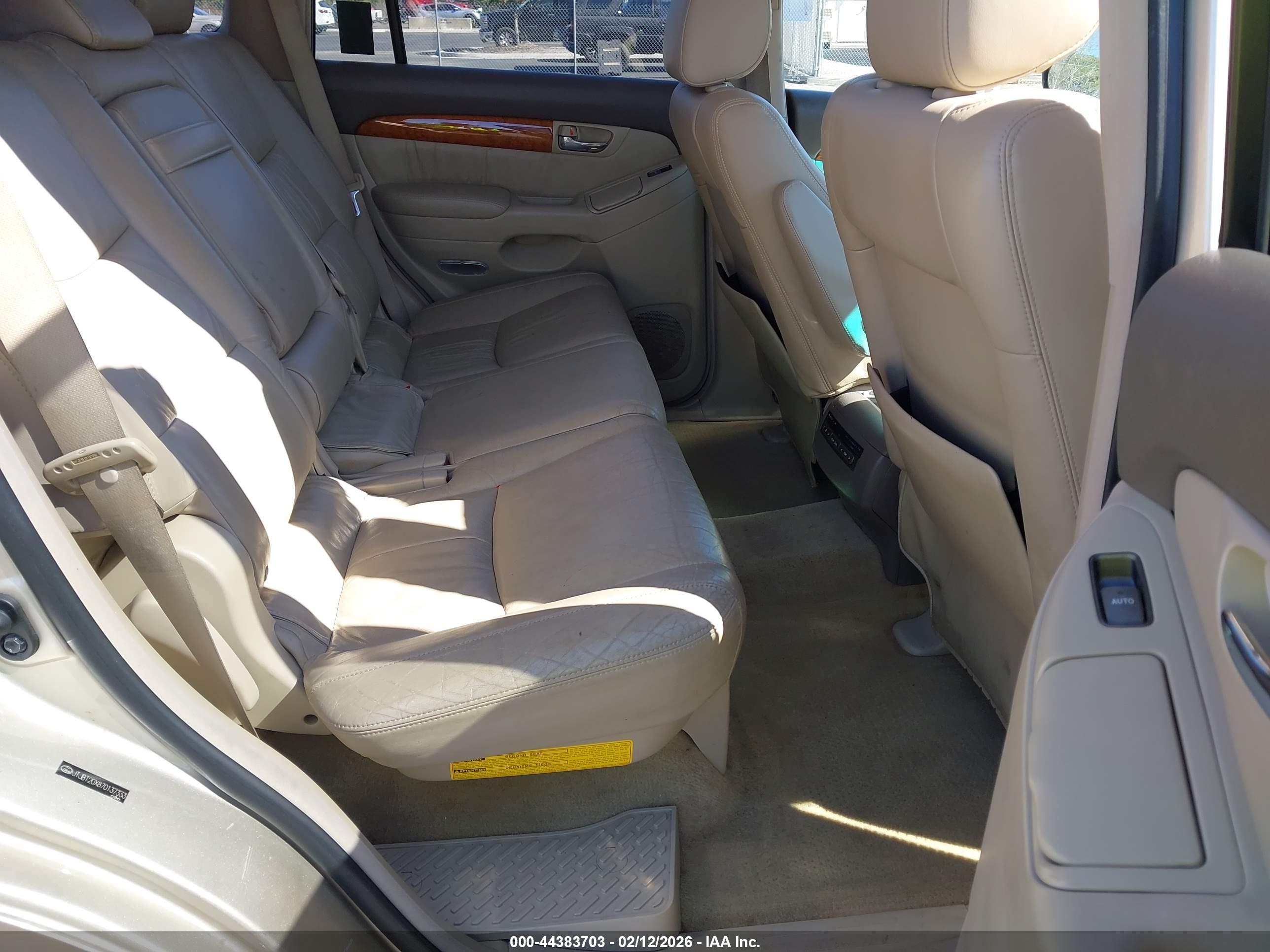 LEXUS GX image 8