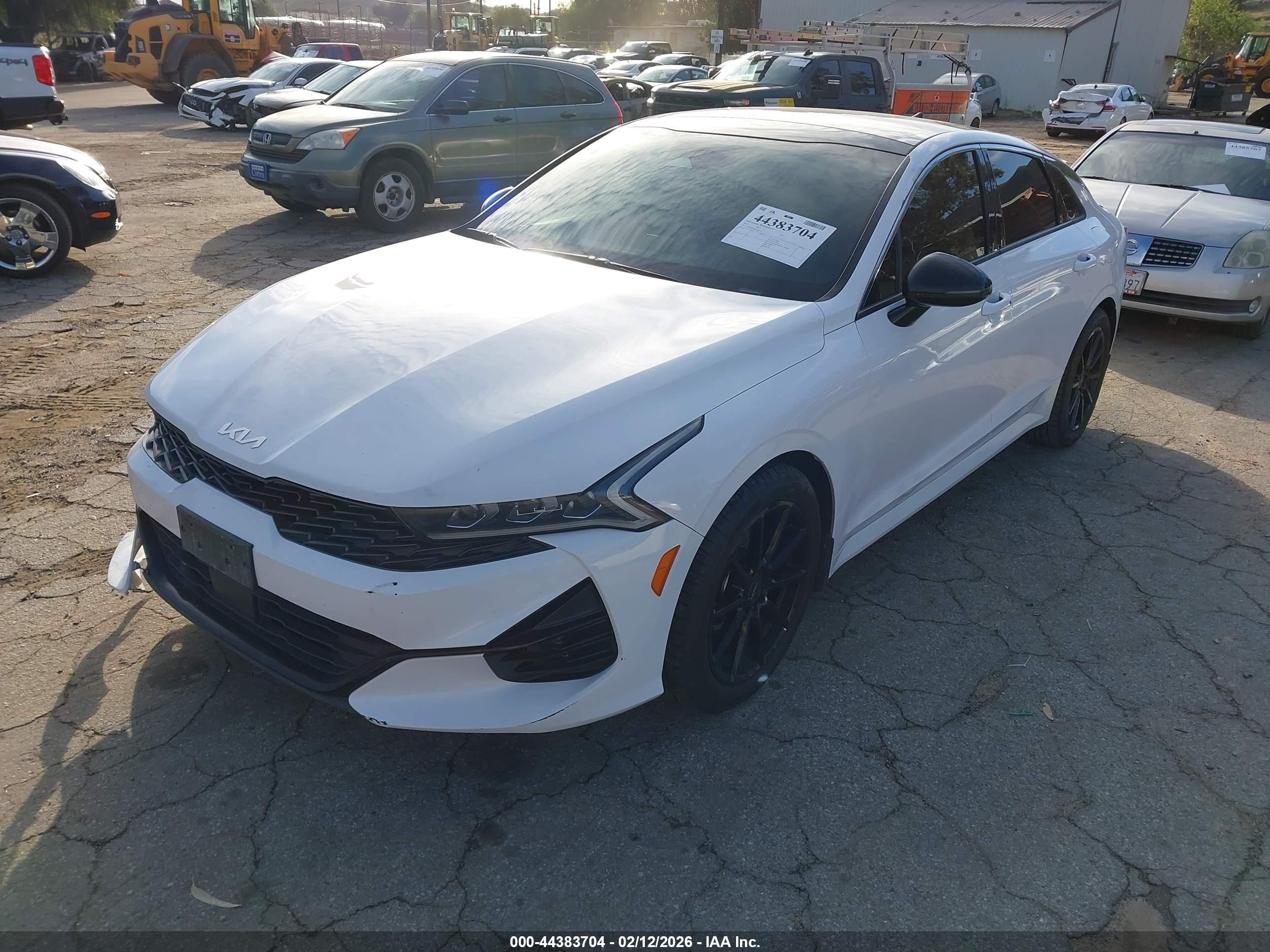 KIA K5 image 2