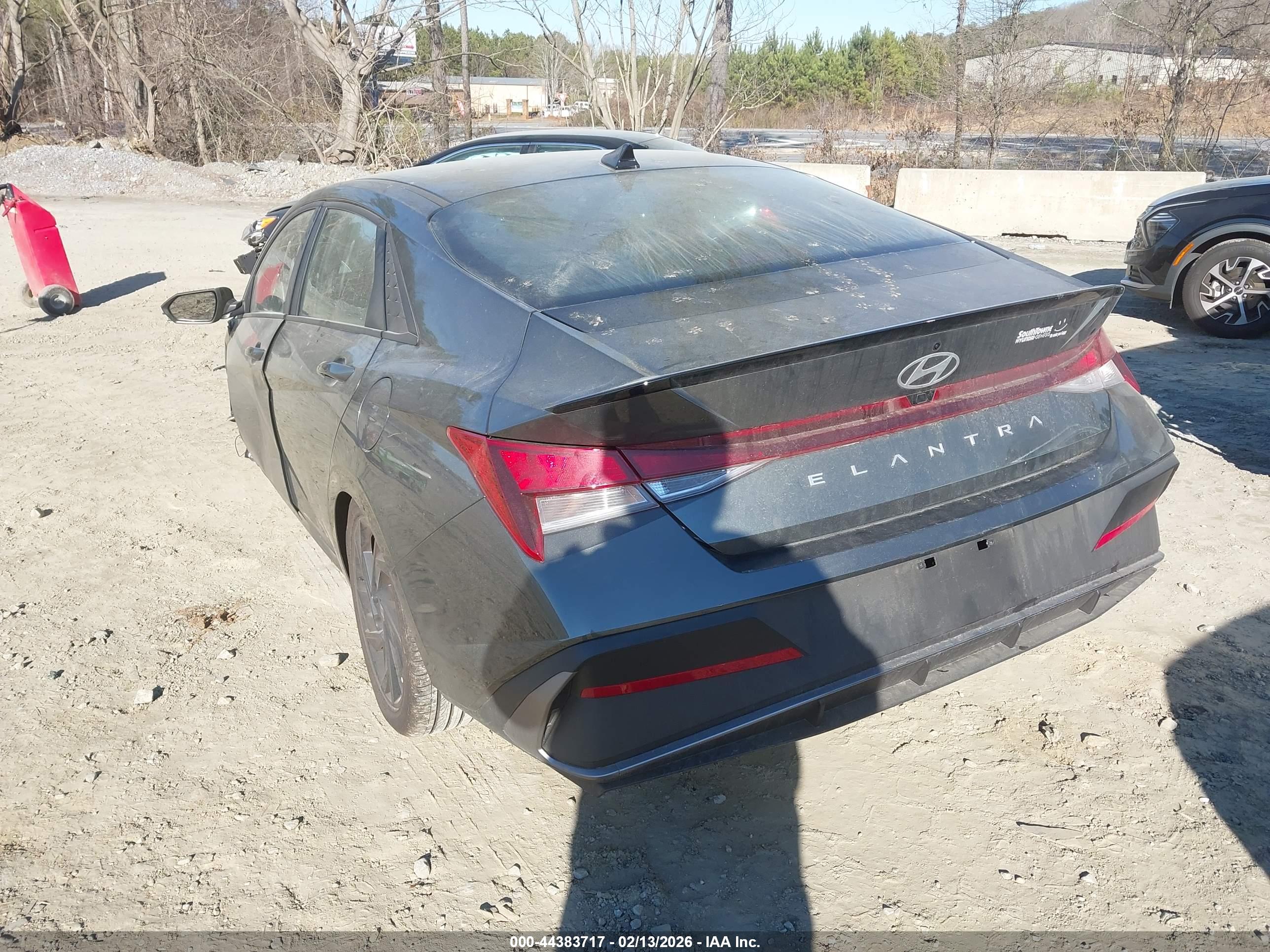 HYUNDAI ELANTRA image 3