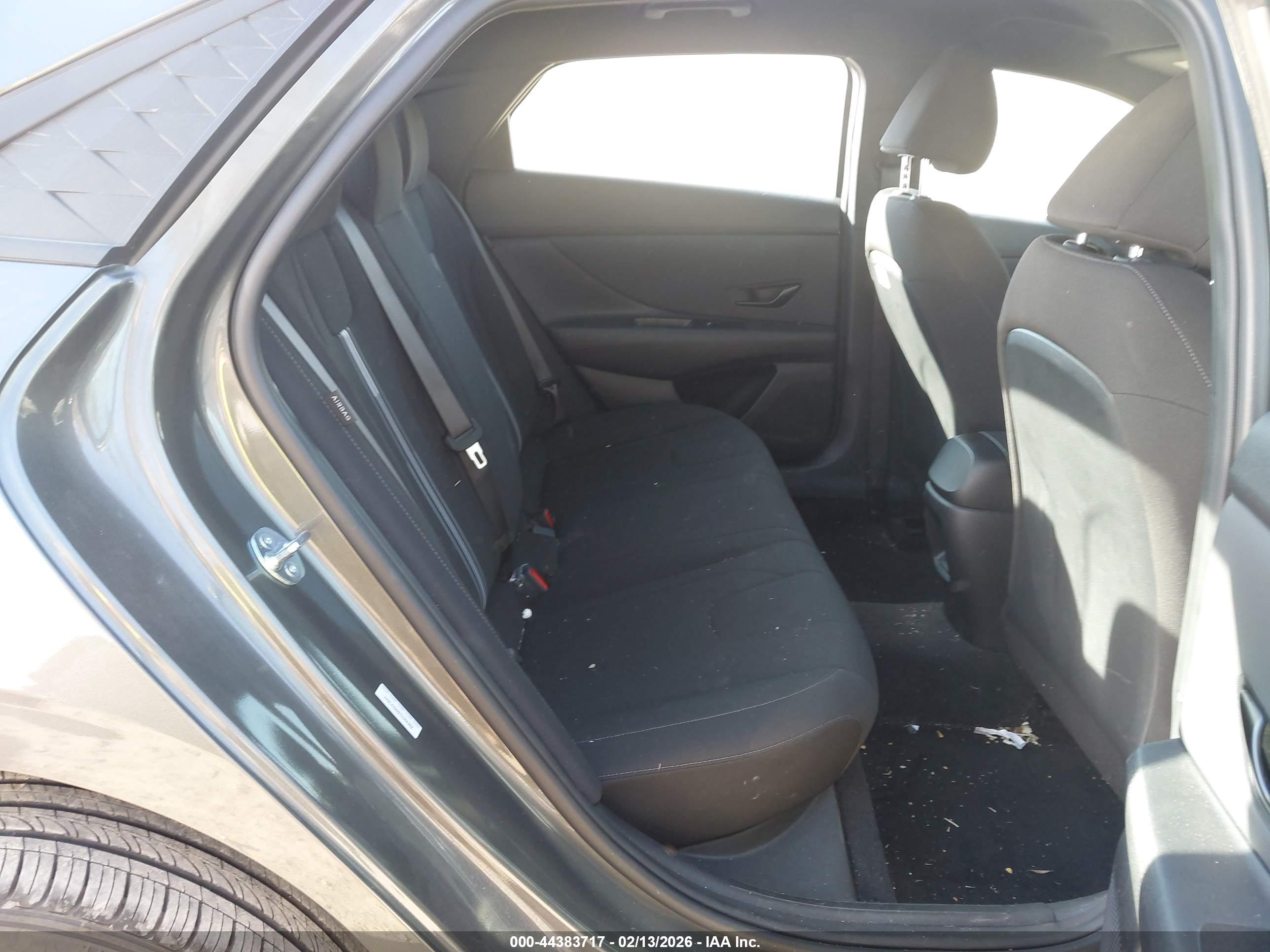 HYUNDAI ELANTRA image 8