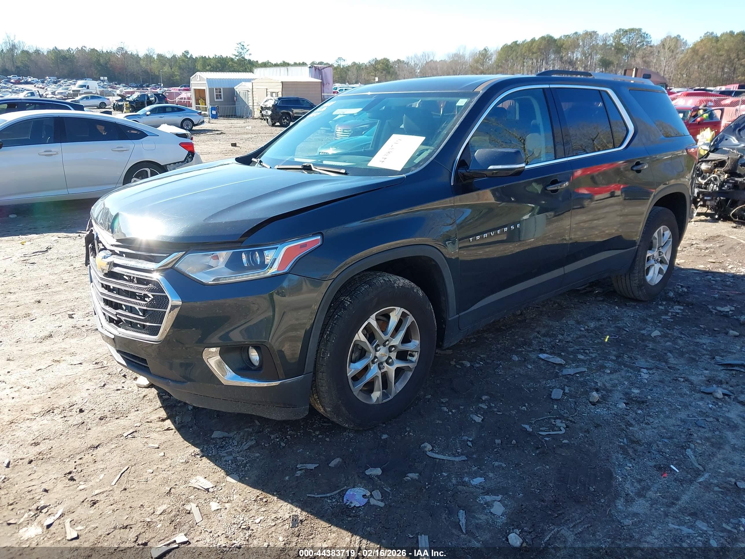 CHEVROLET TRAVERSE image 2