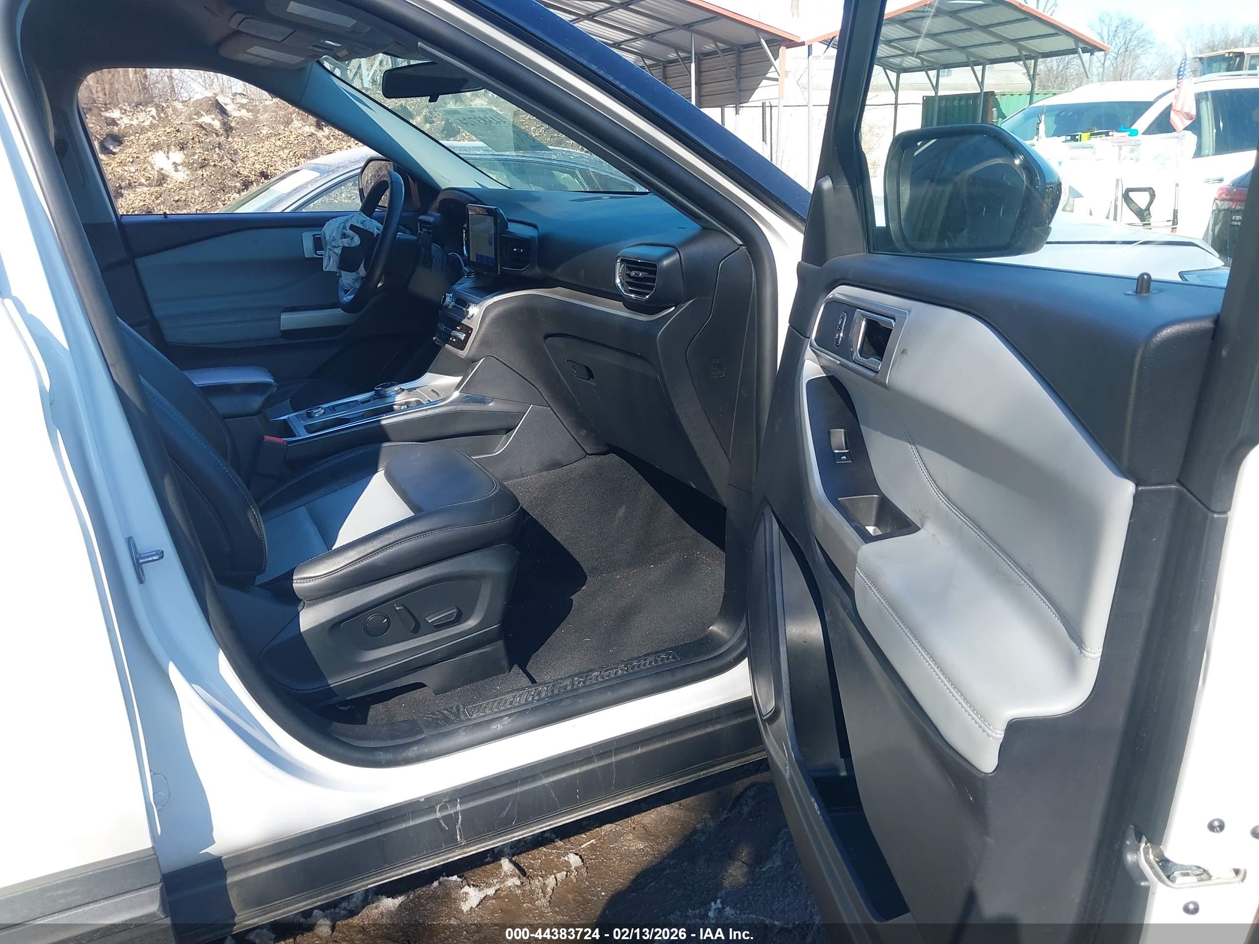 FORD EXPLORER image 5