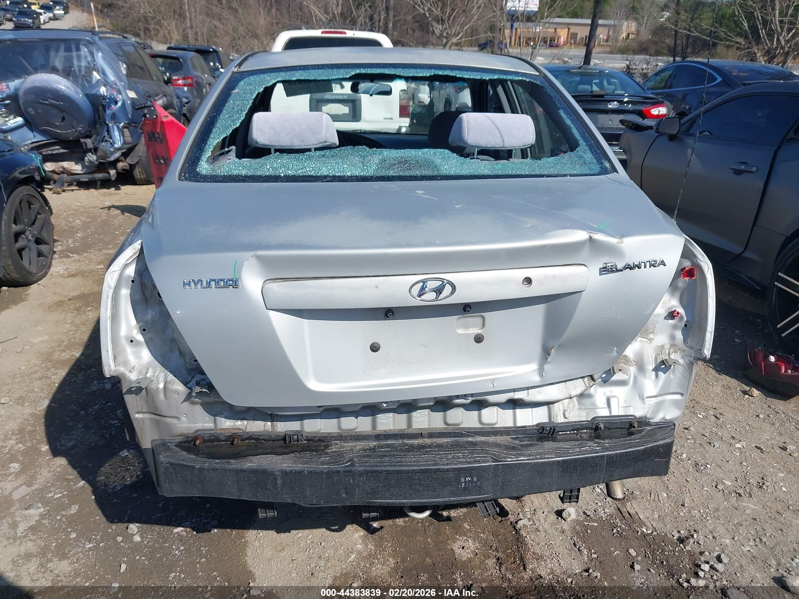 HYUNDAI ELANTRA image 6
