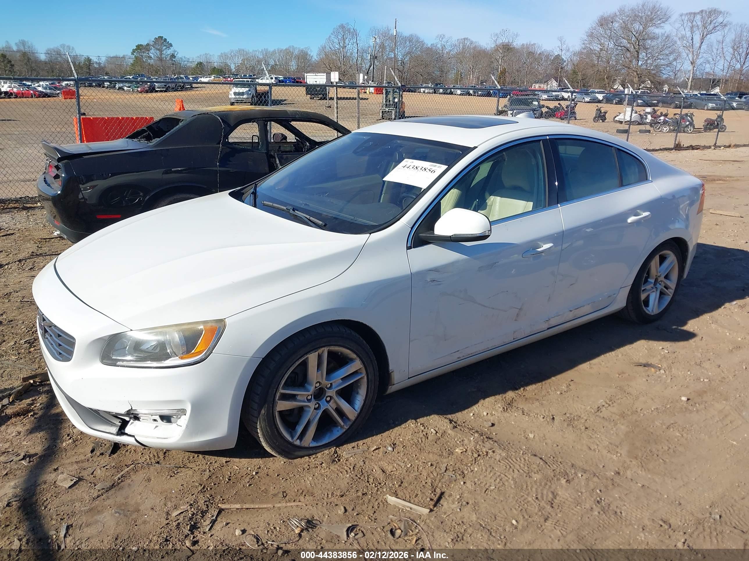 VOLVO S60 image 2