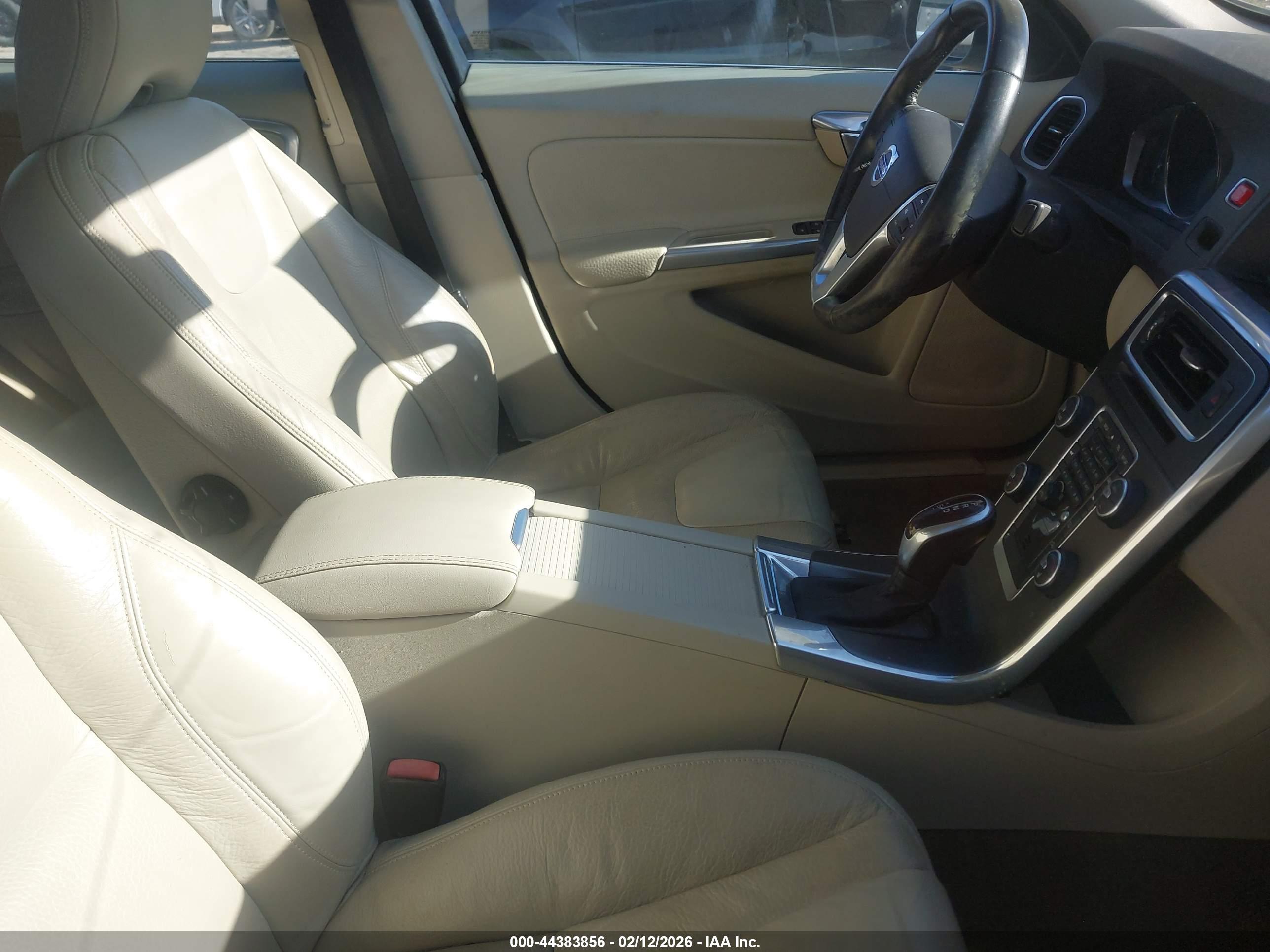 VOLVO S60 image 5