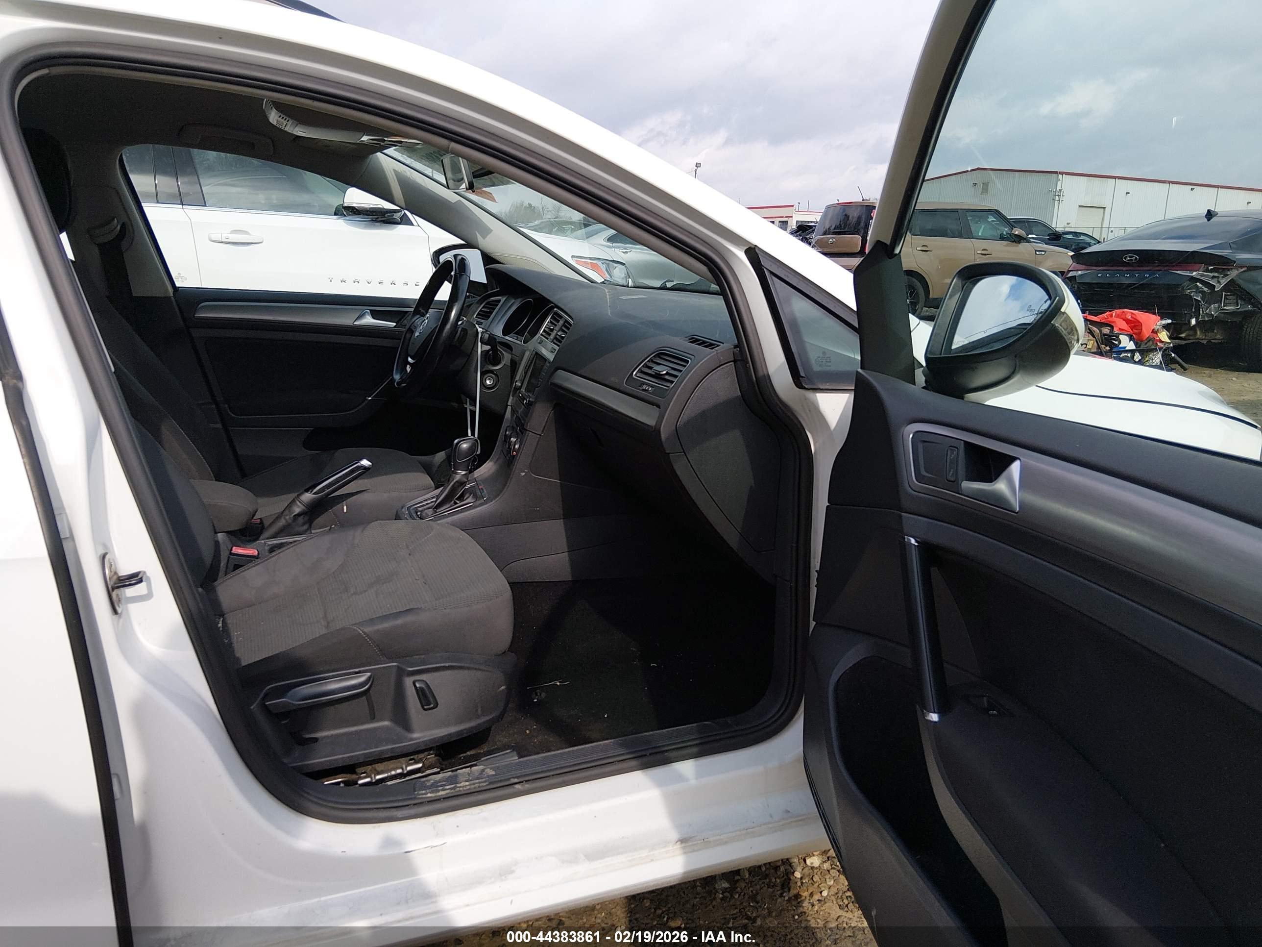 VOLKSWAGEN GOLF image 5
