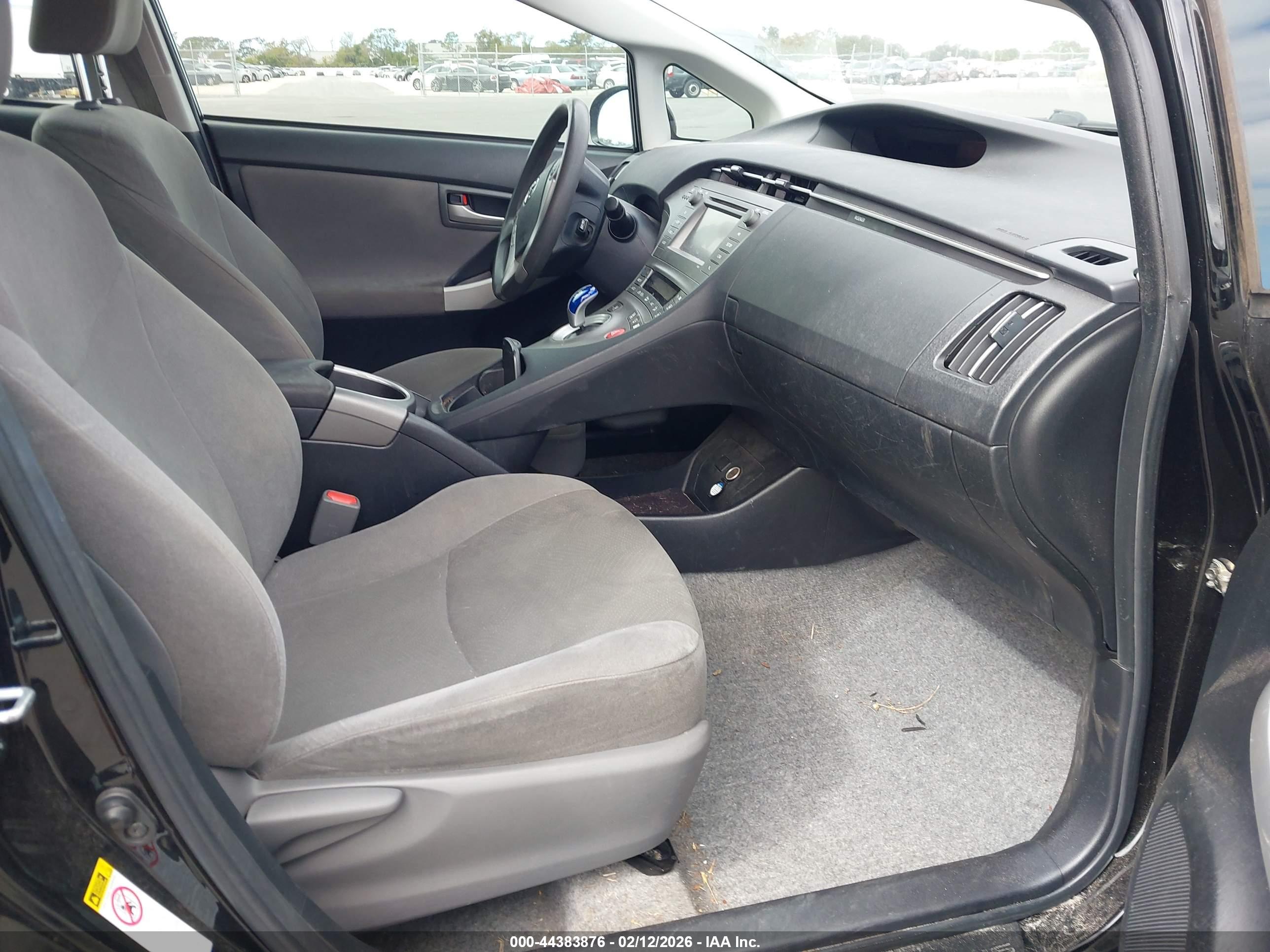 TOYOTA PRIUS image 5
