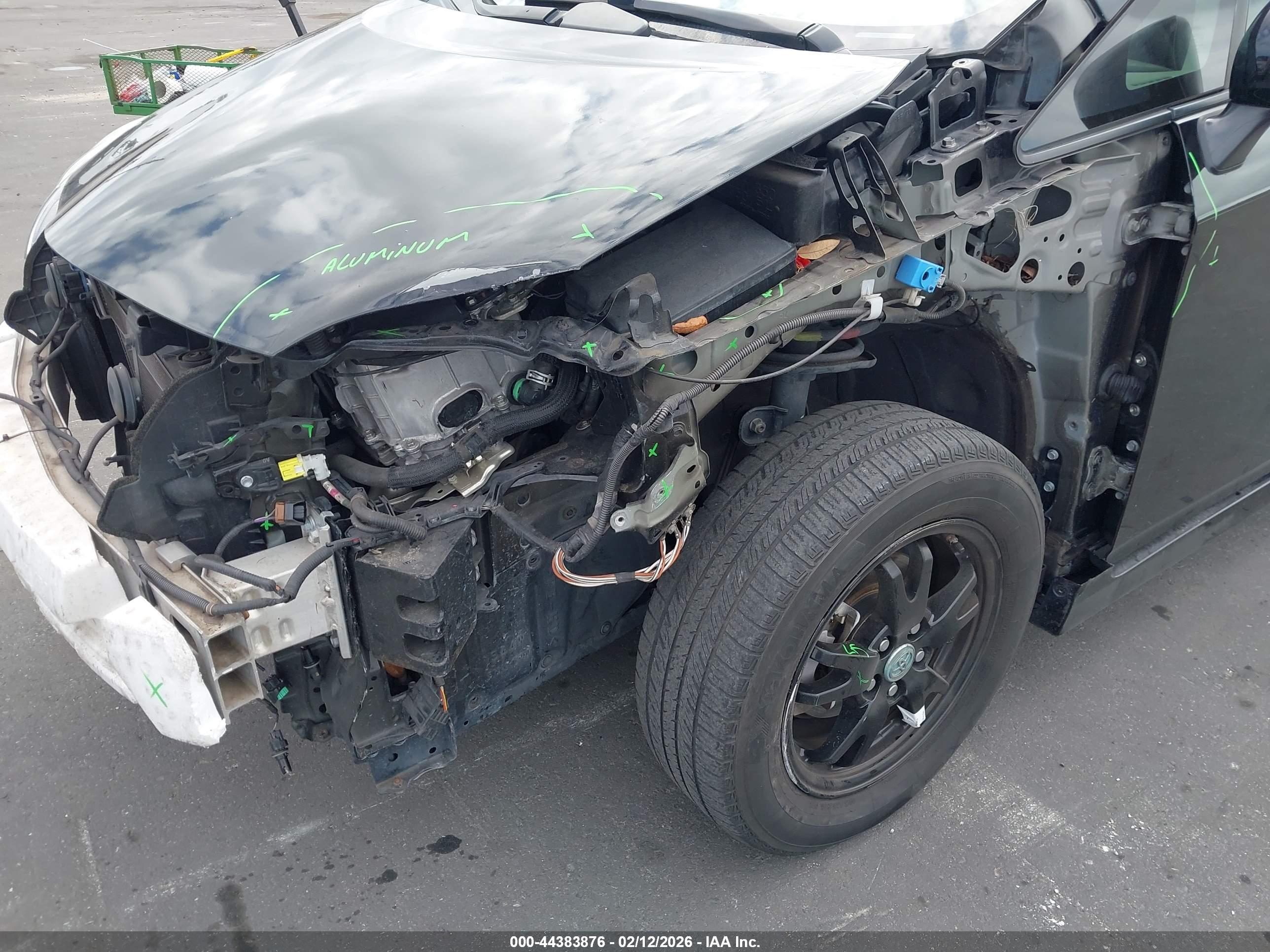 TOYOTA PRIUS image 6