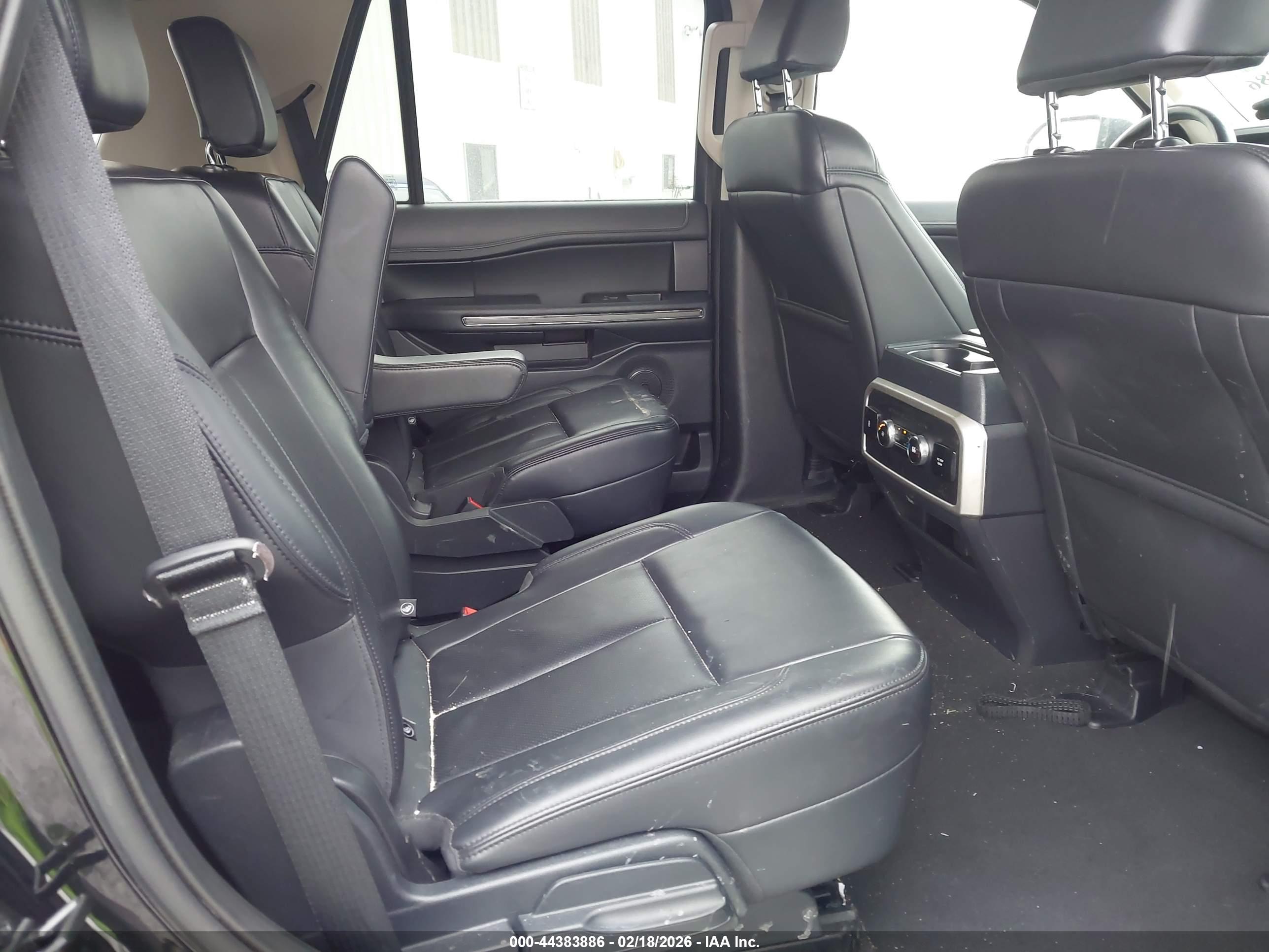 FORD EXPEDITION image 8