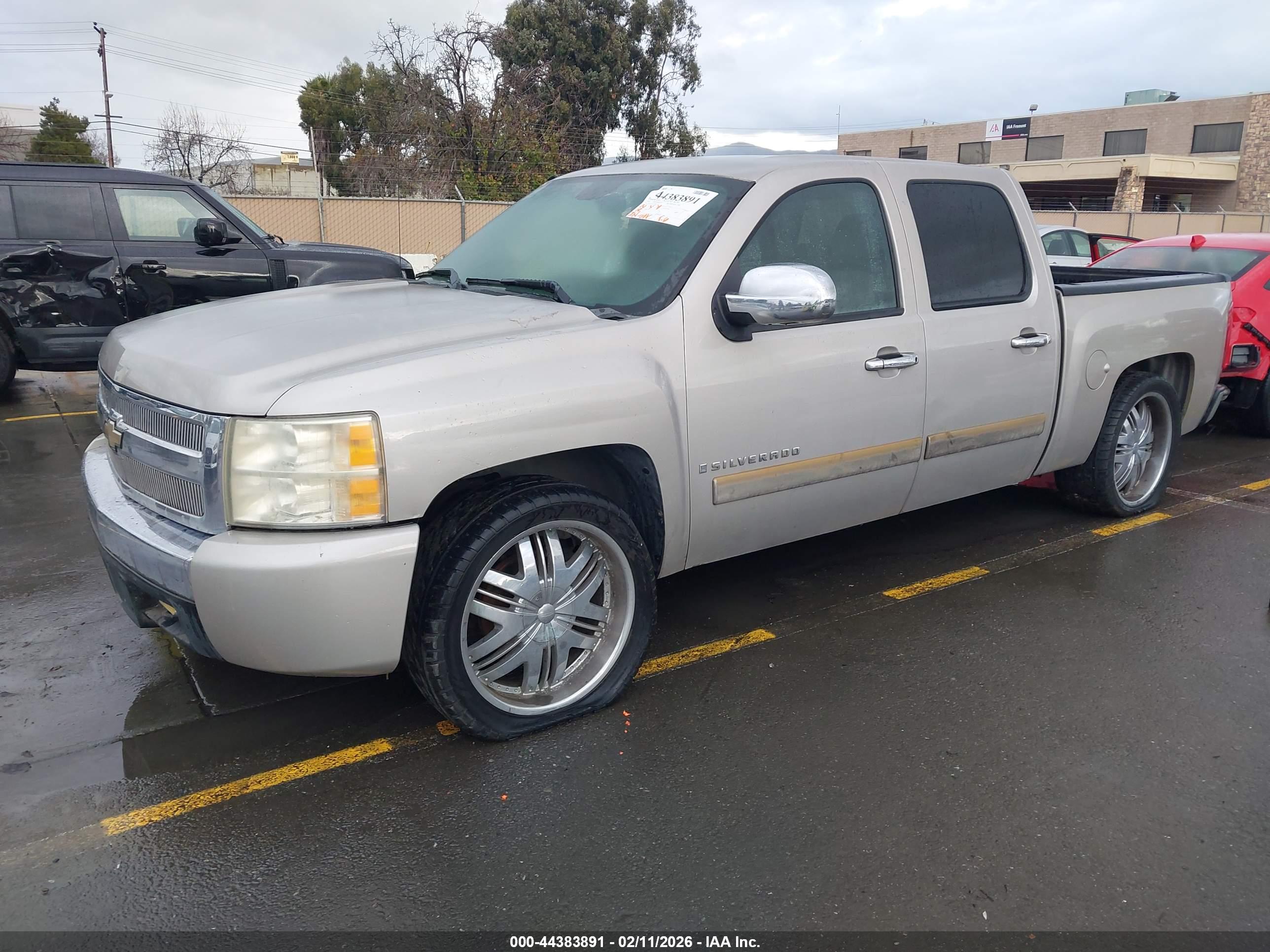CHEVROLET SILVERADO image 2