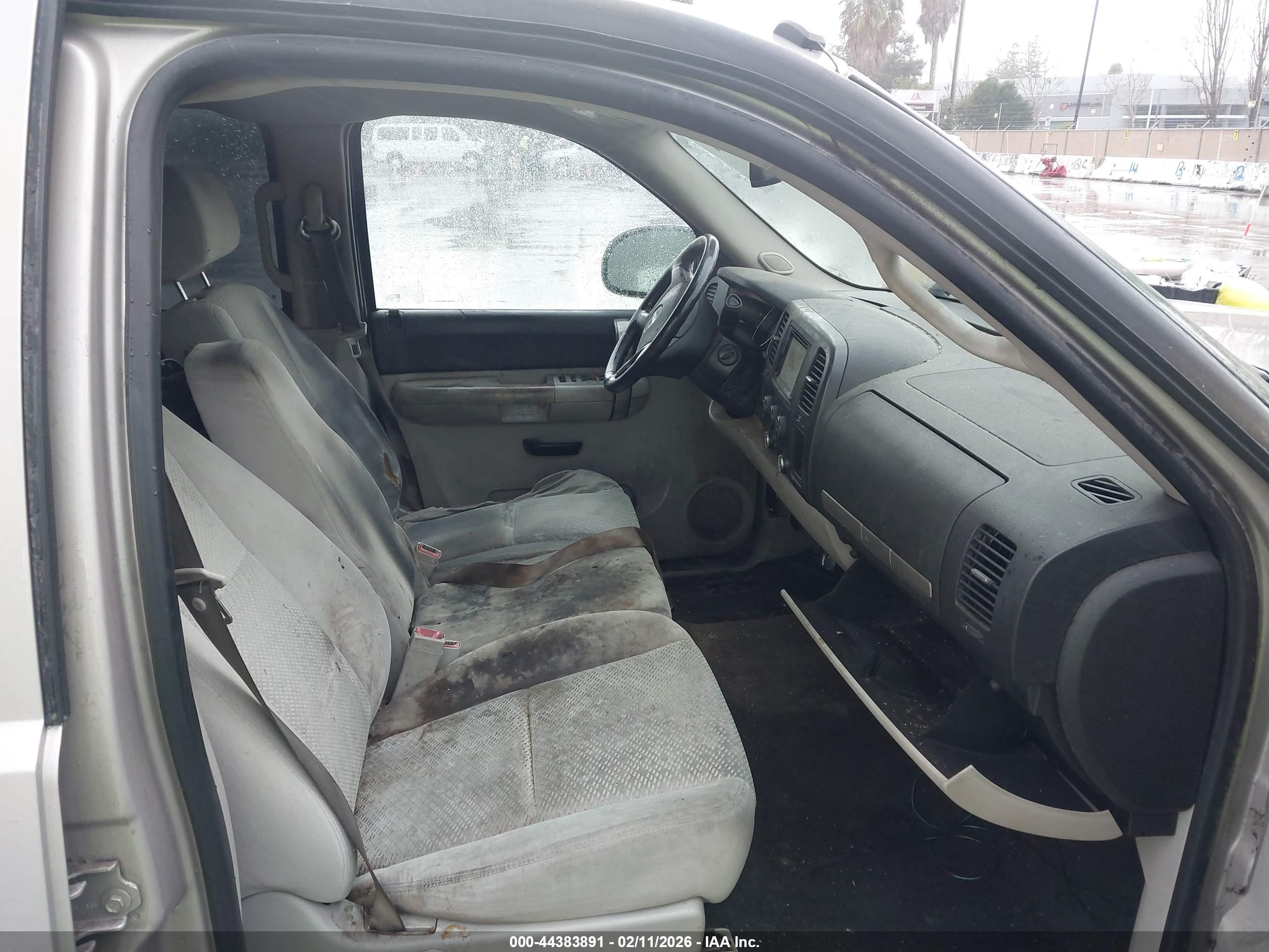 CHEVROLET SILVERADO image 5