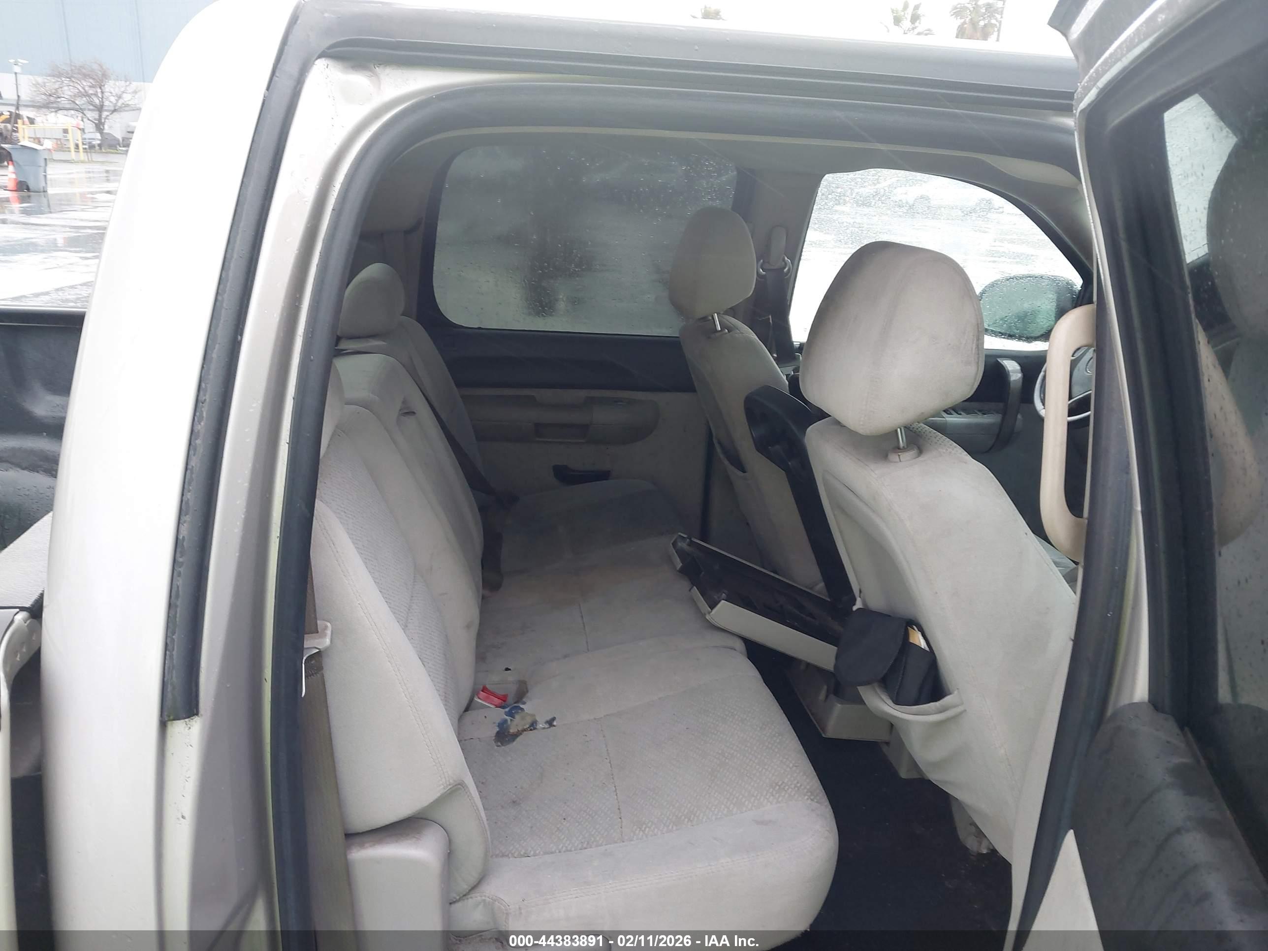 CHEVROLET SILVERADO image 8