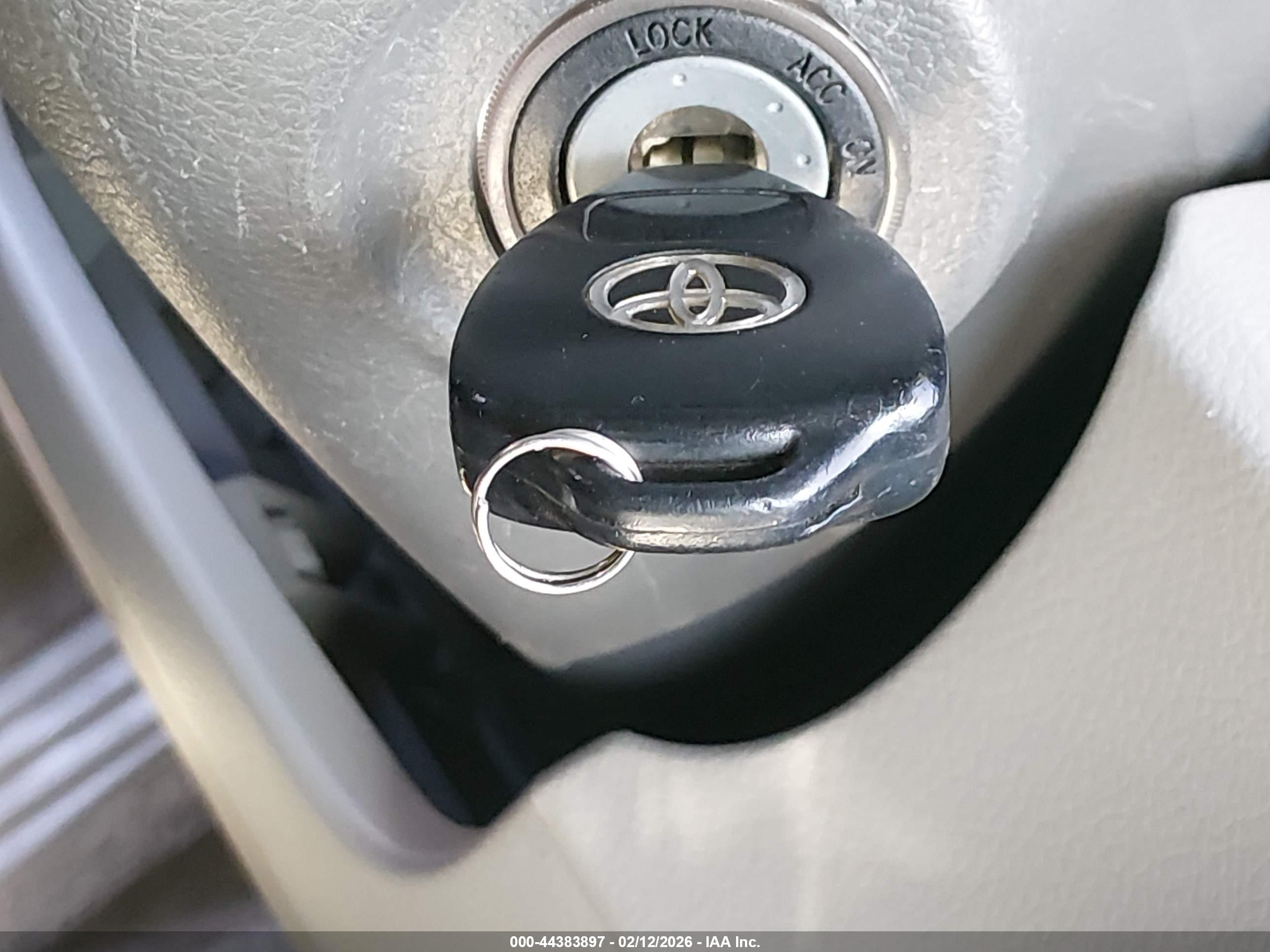 TOYOTA CAMRY image 11