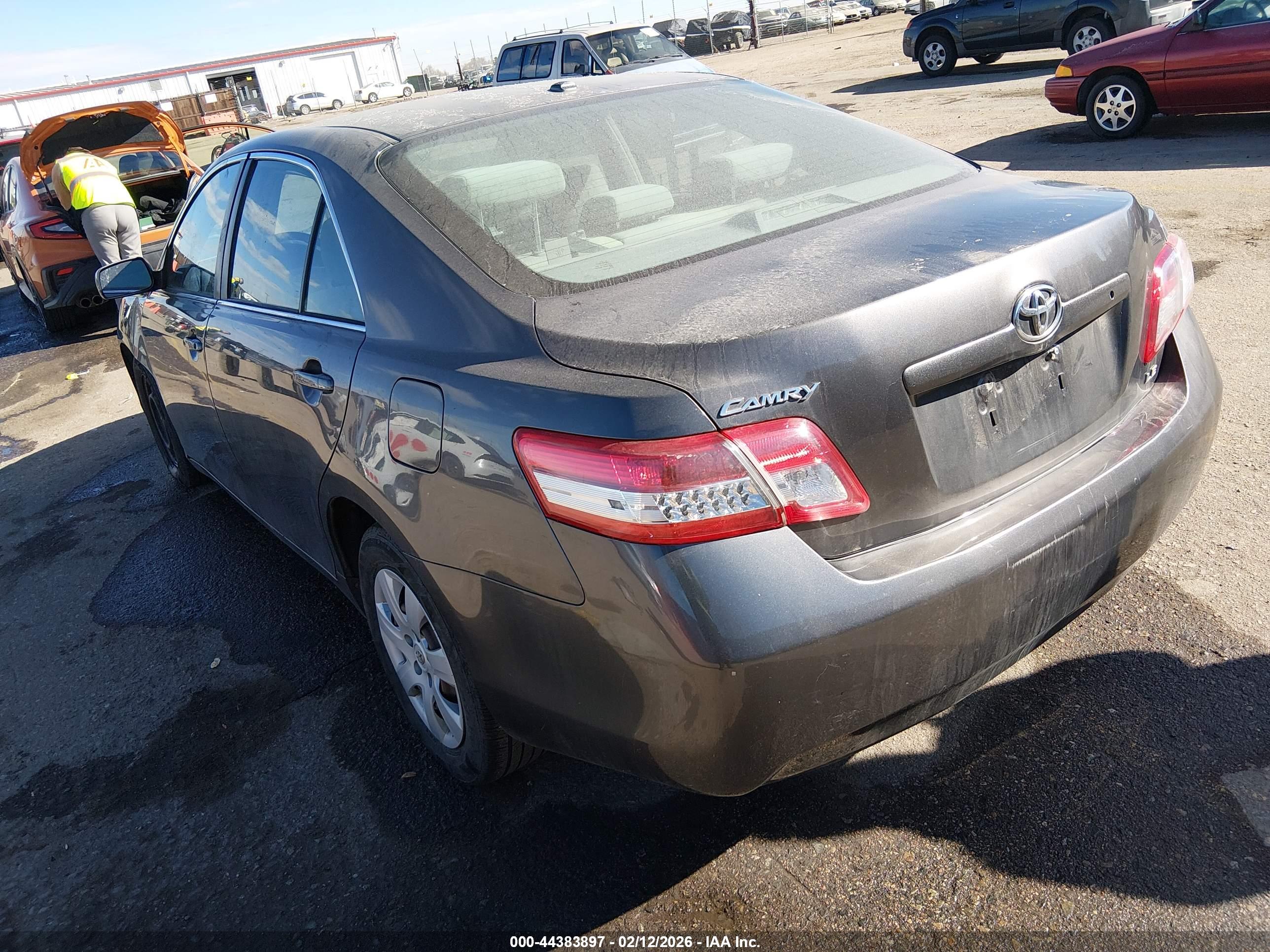 TOYOTA CAMRY image 3