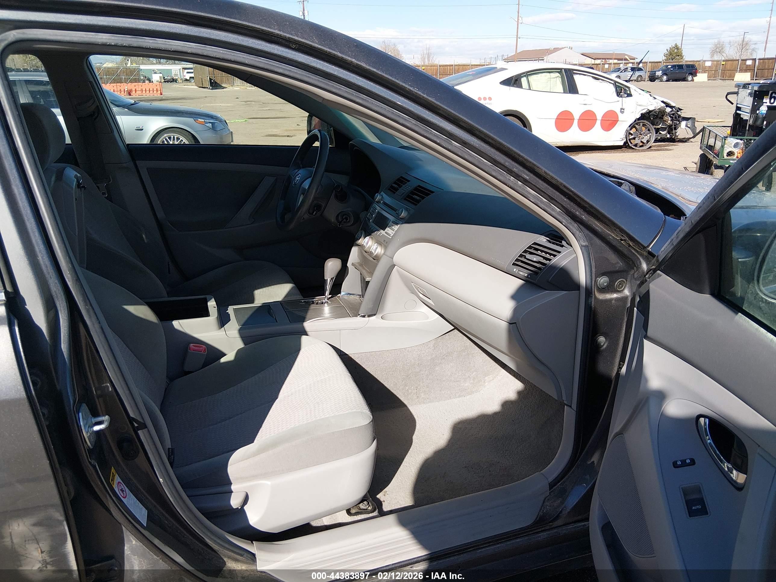 TOYOTA CAMRY image 5