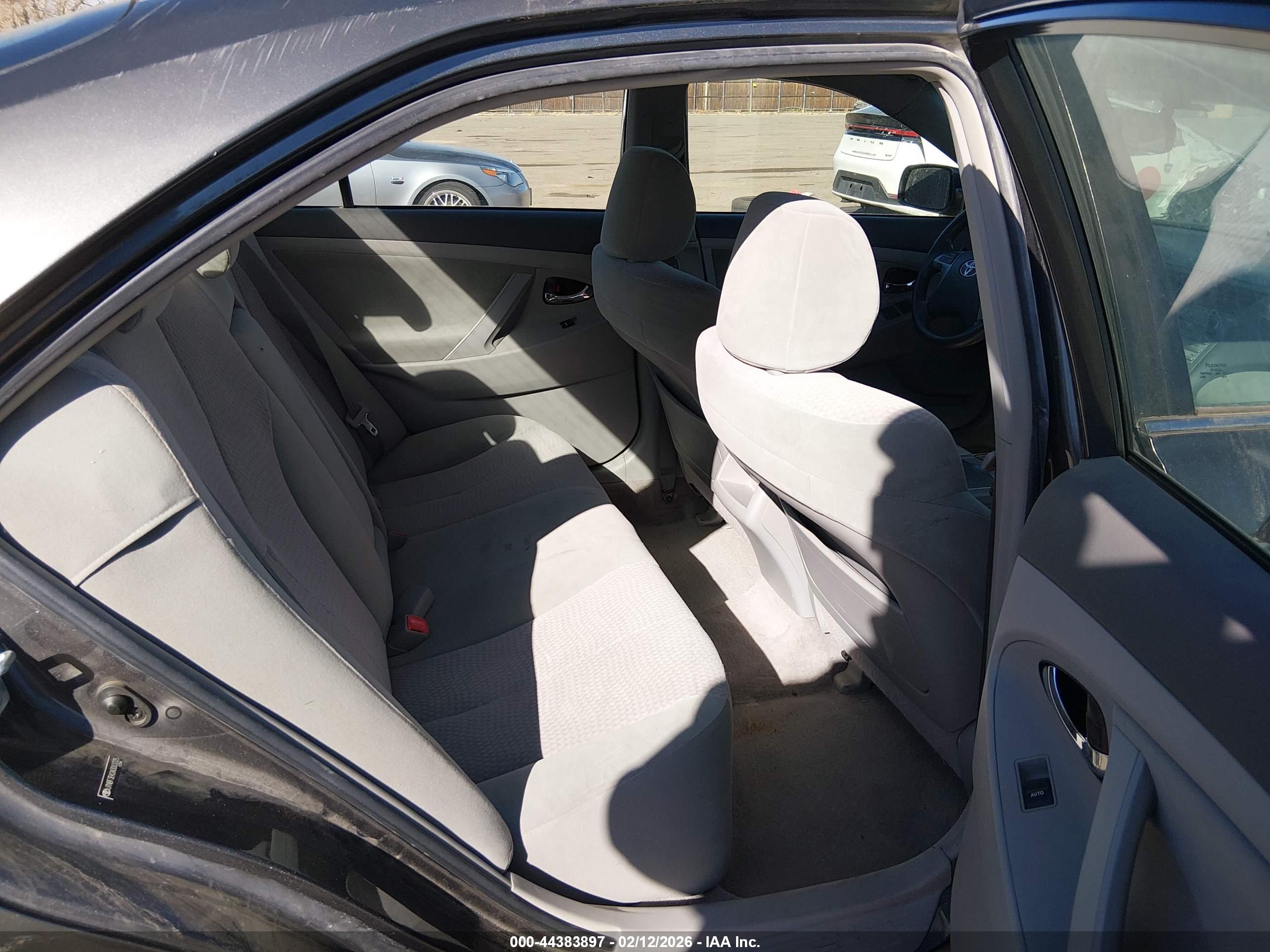TOYOTA CAMRY image 8