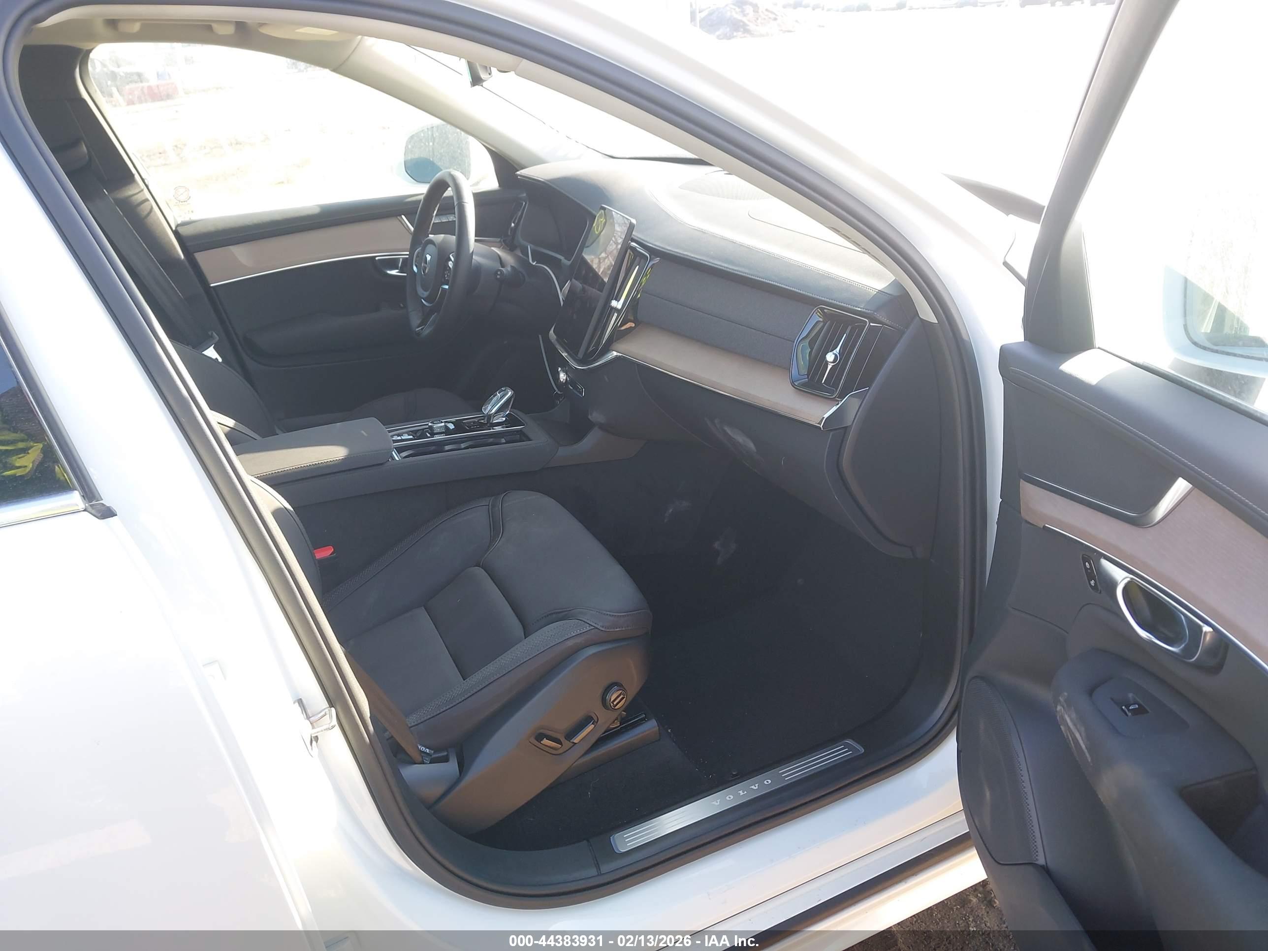 VOLVO XC90 image 5