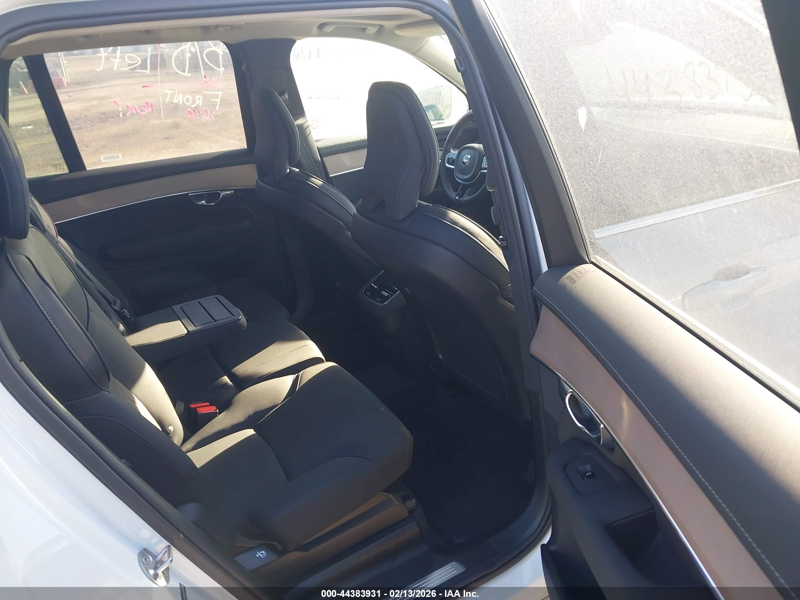 VOLVO XC90 image 8