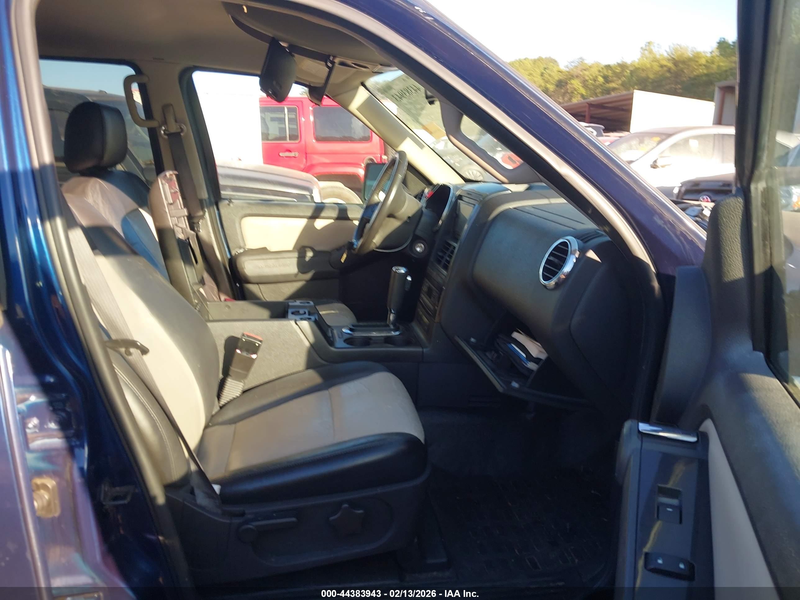 FORD EXPLORER image 5