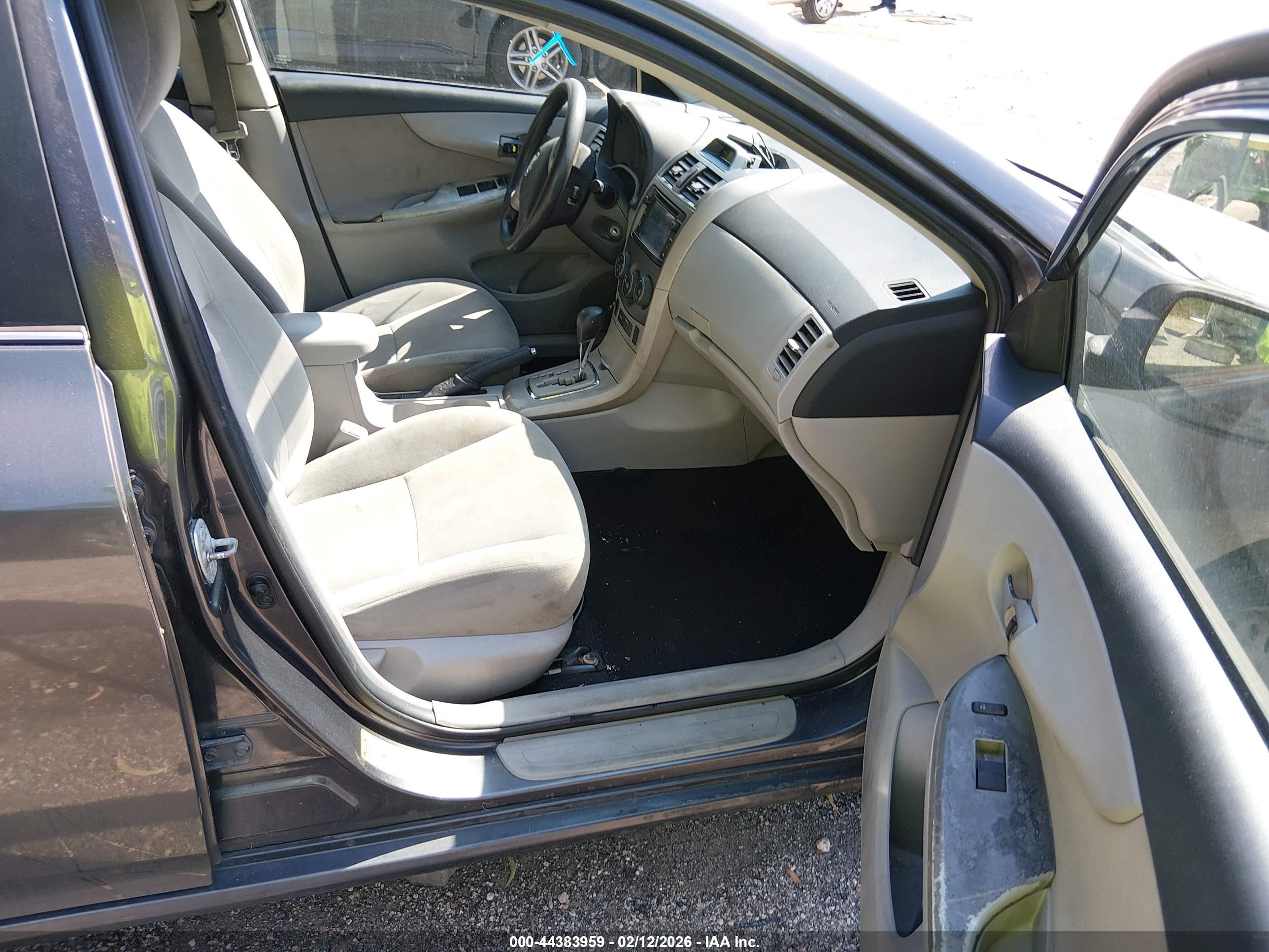 TOYOTA COROLLA image 5