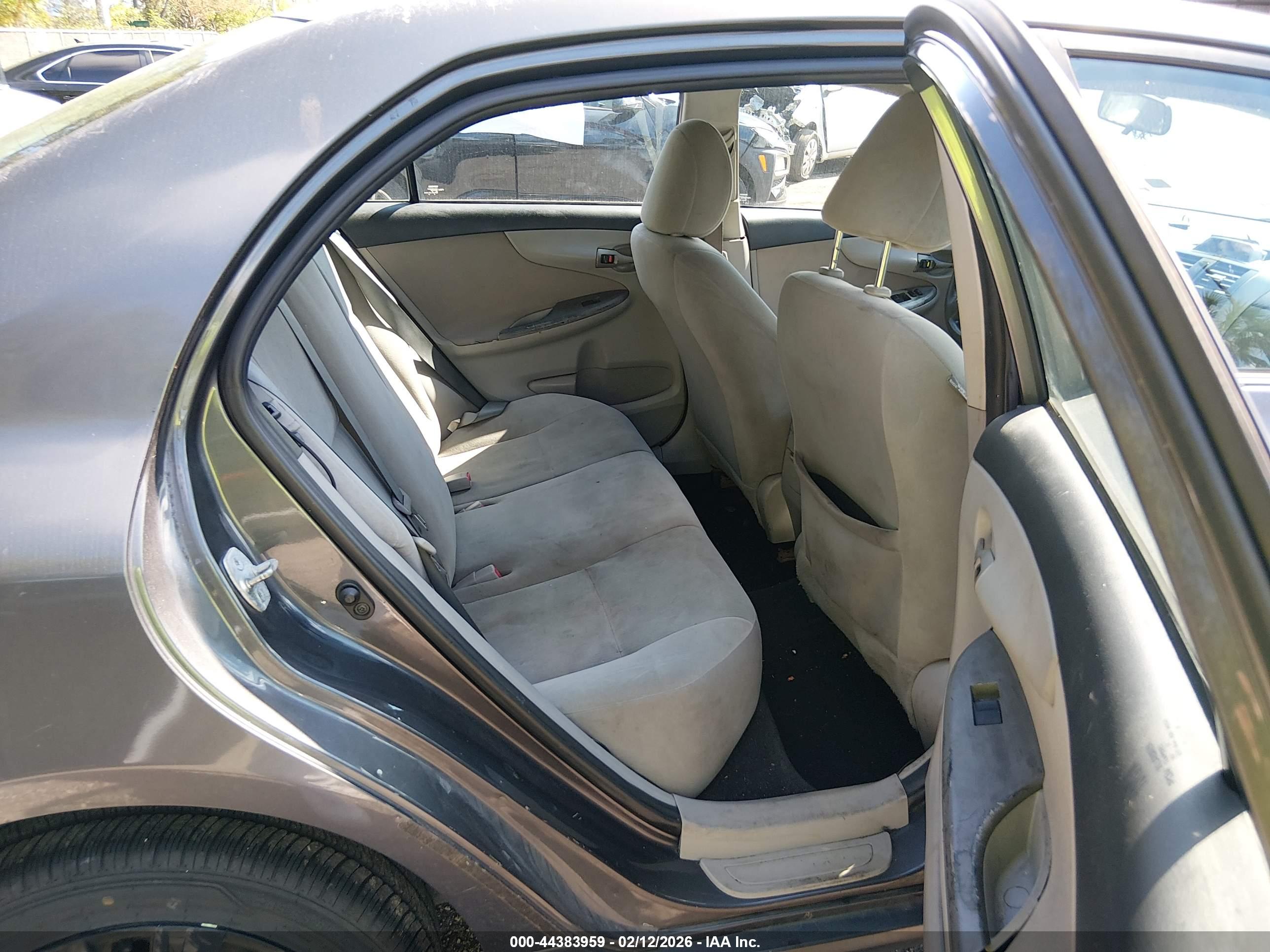 TOYOTA COROLLA image 8