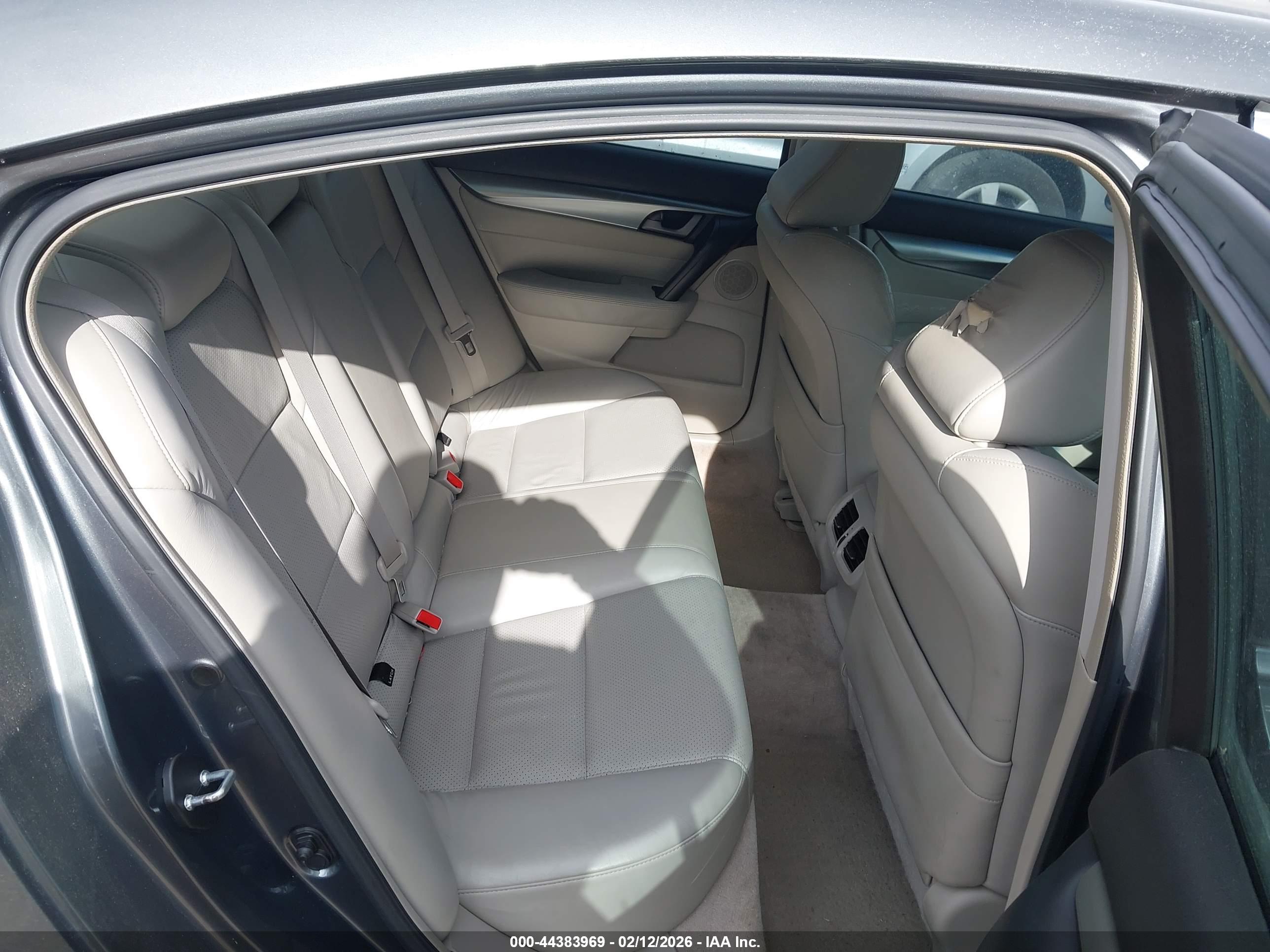 ACURA TL image 8