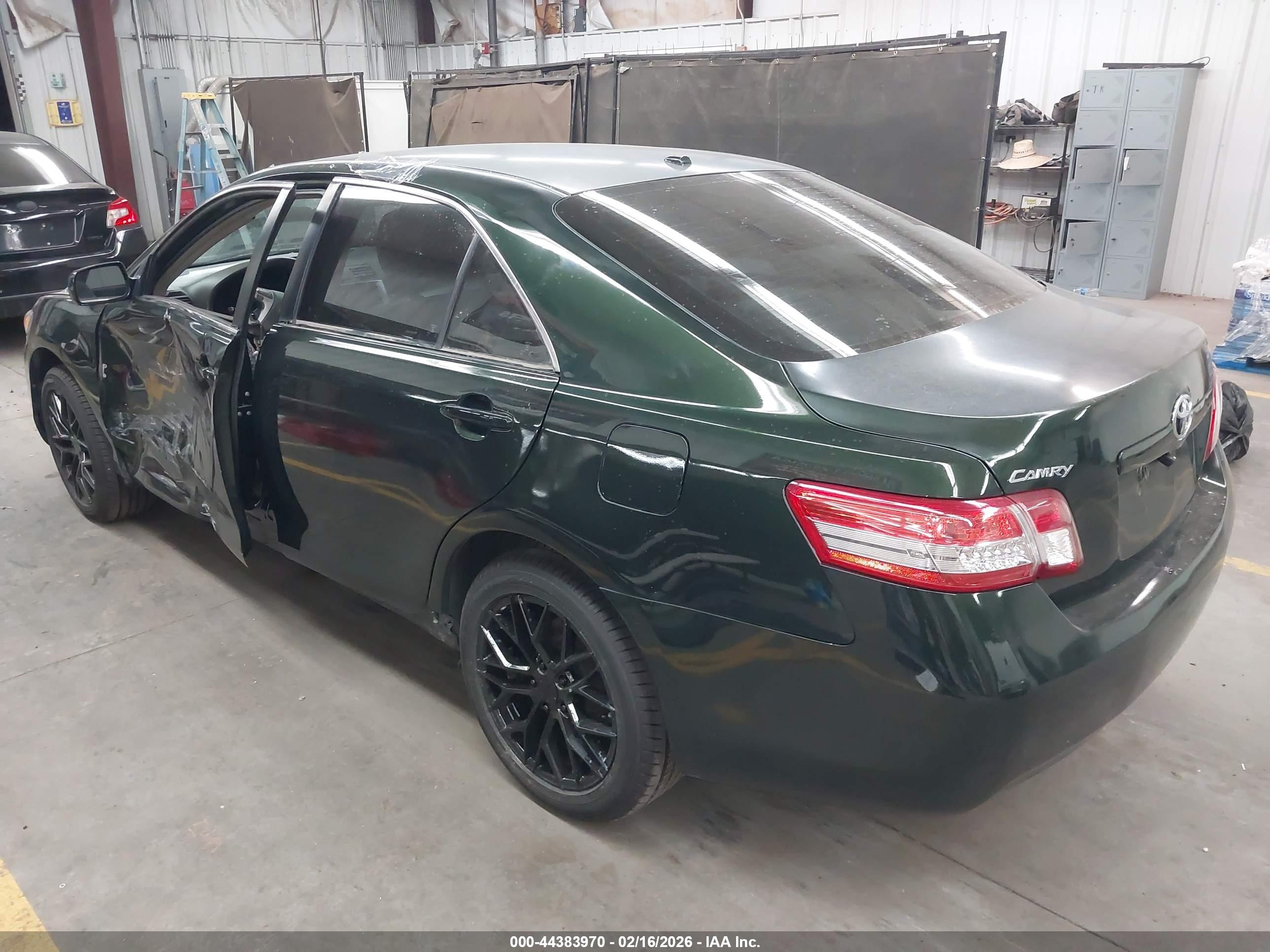 TOYOTA CAMRY image 3