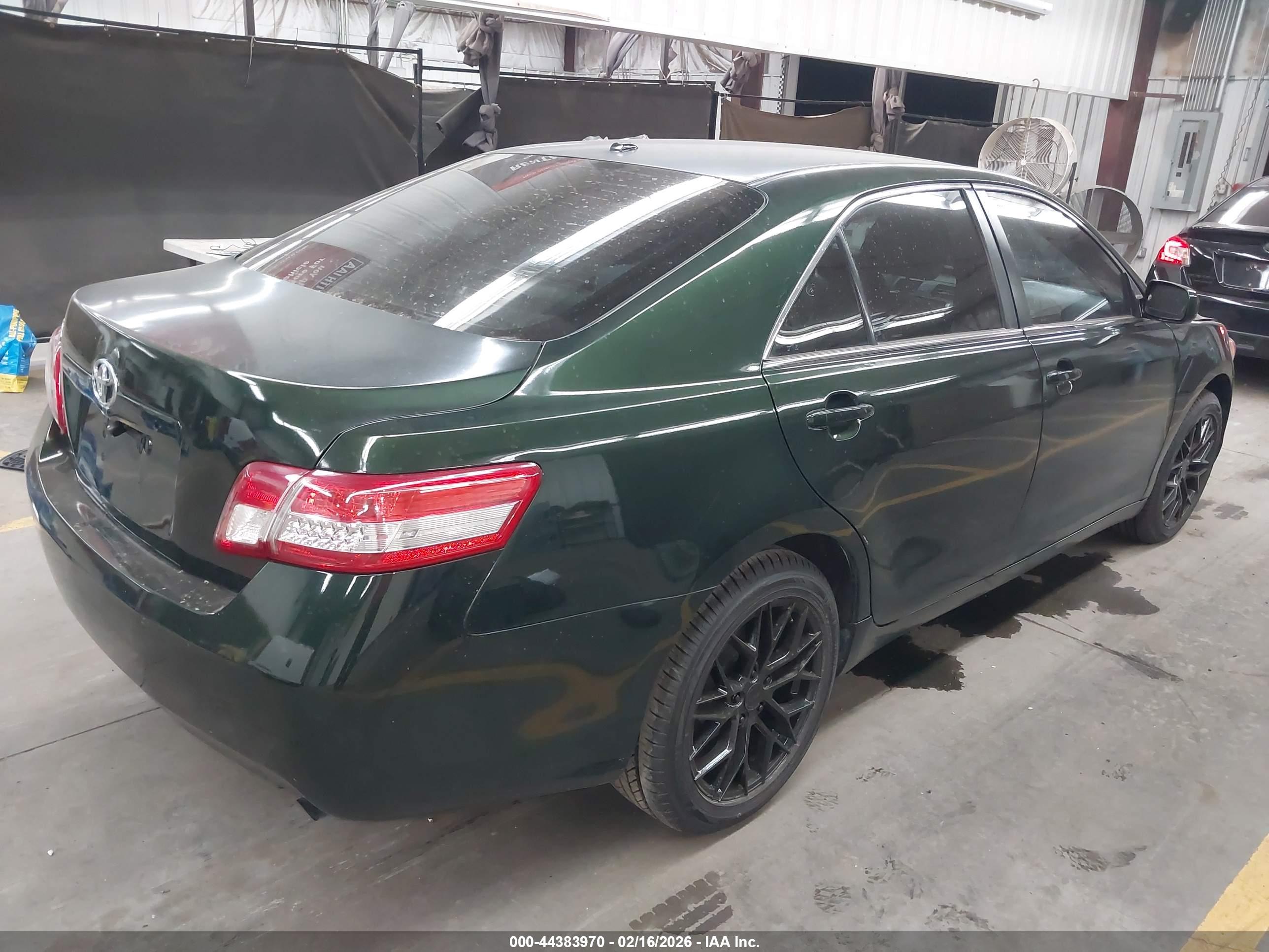 TOYOTA CAMRY image 4