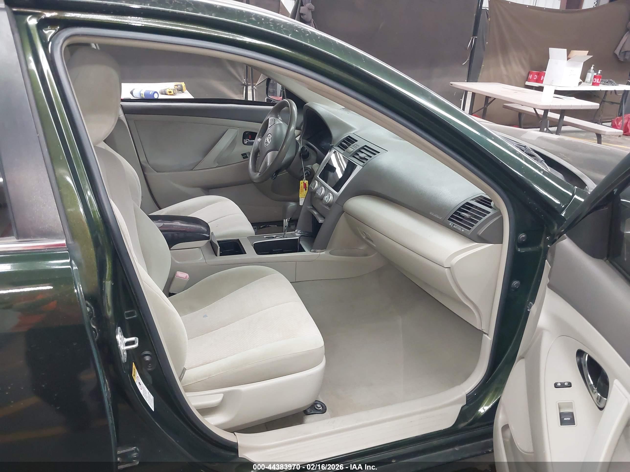 TOYOTA CAMRY image 5