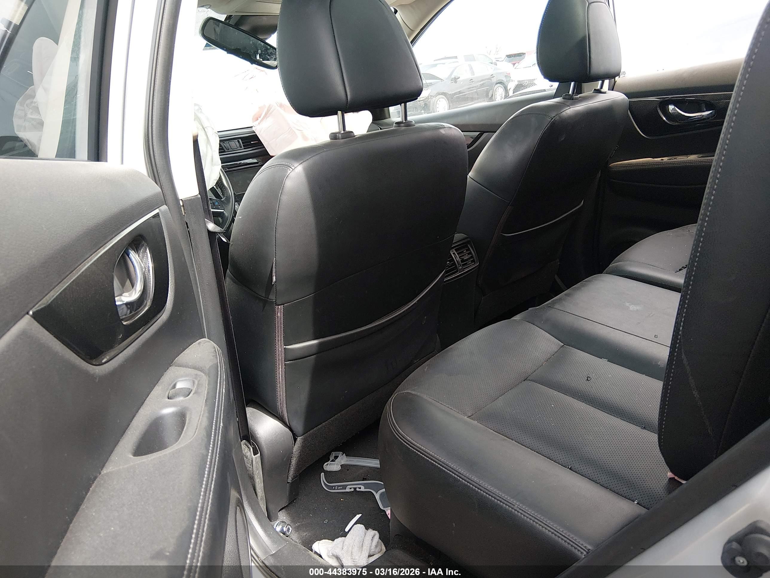 NISSAN ROGUE image 8