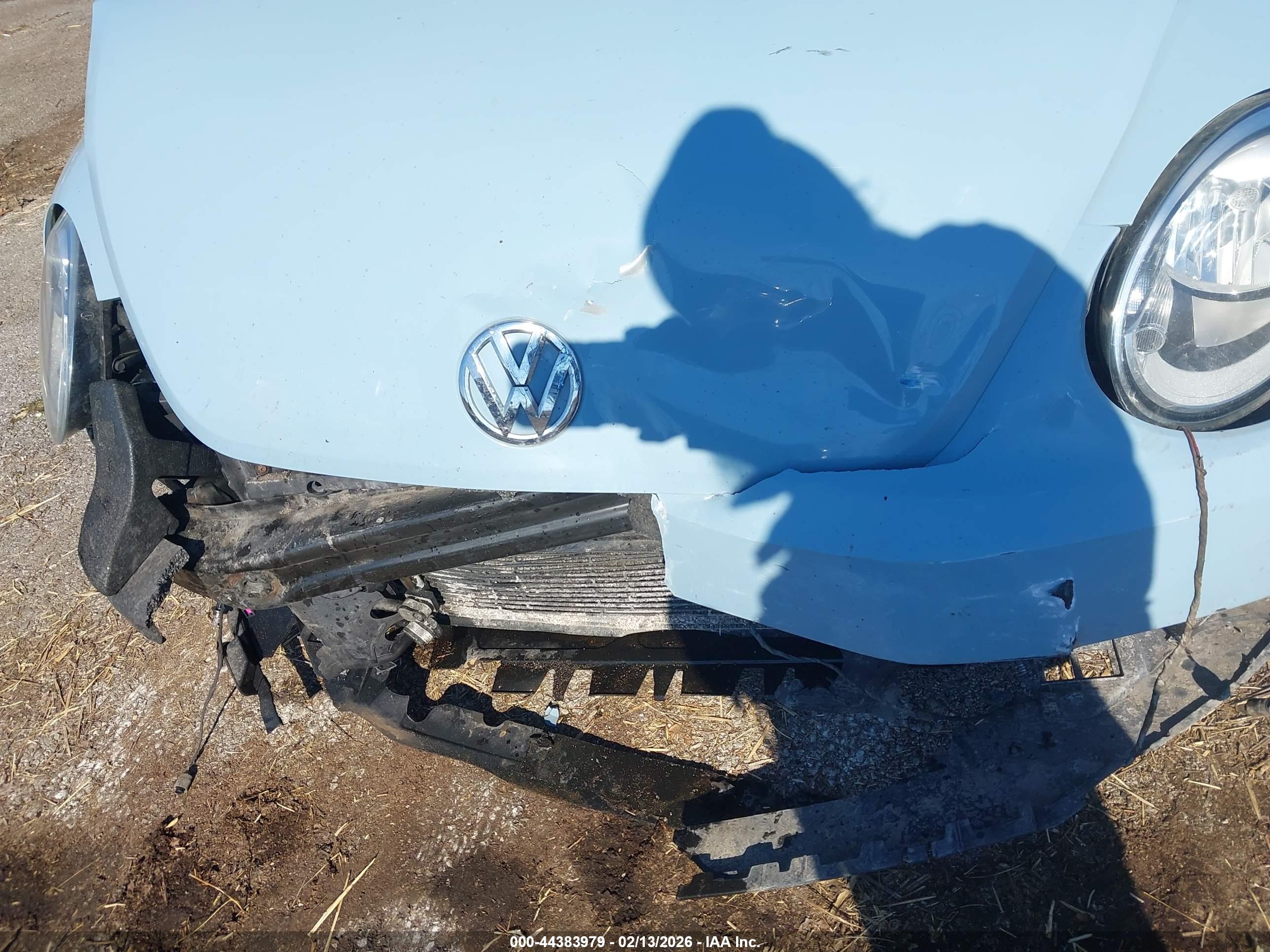 VOLKSWAGEN BEETLE image 6