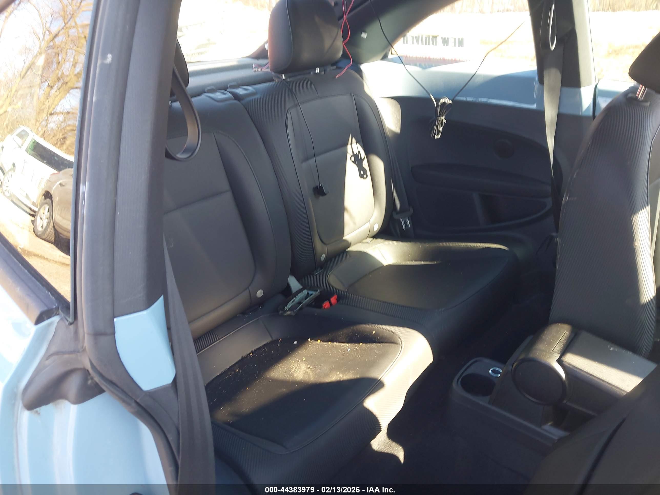 VOLKSWAGEN BEETLE image 8