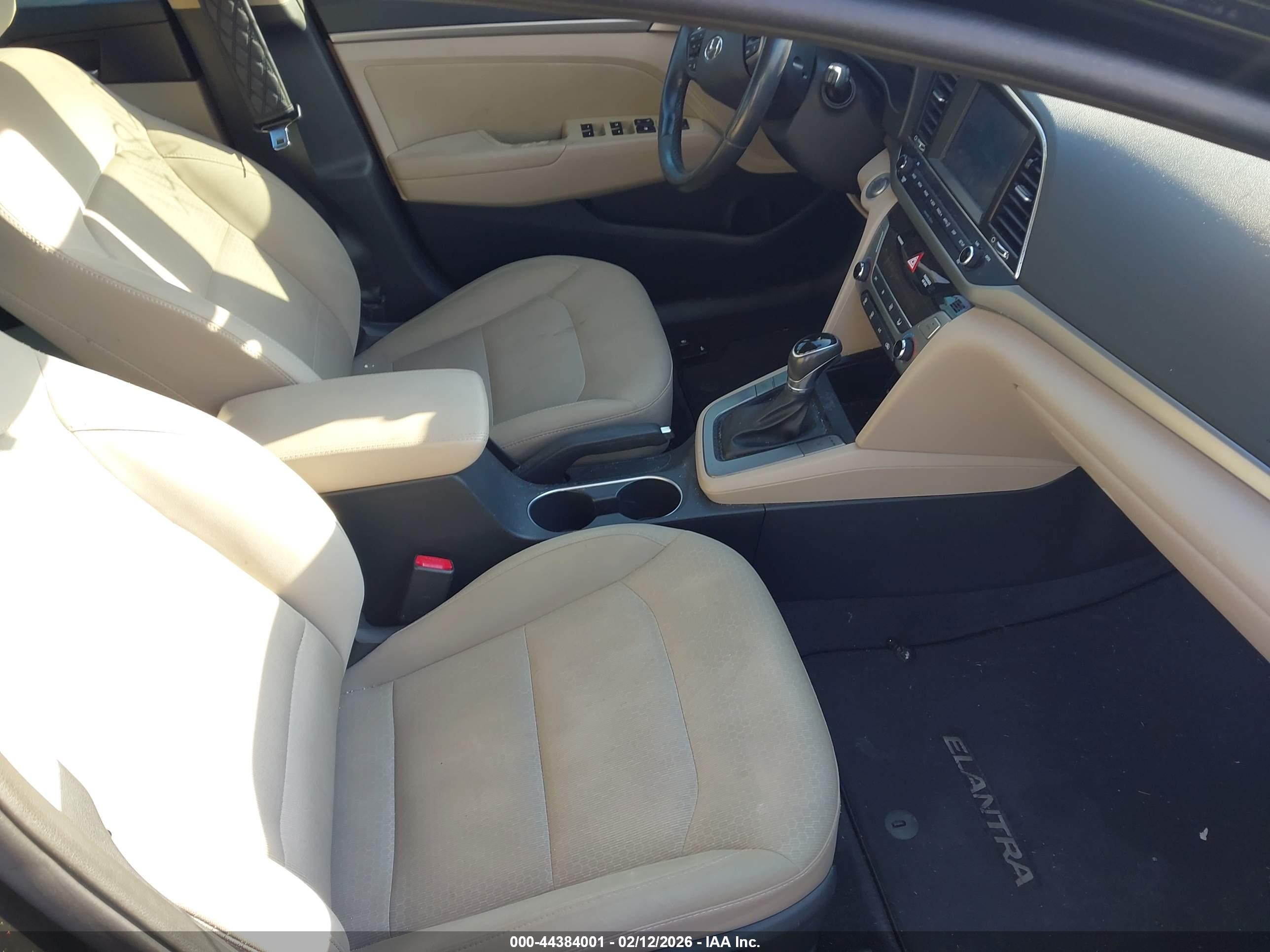 HYUNDAI ELANTRA image 5
