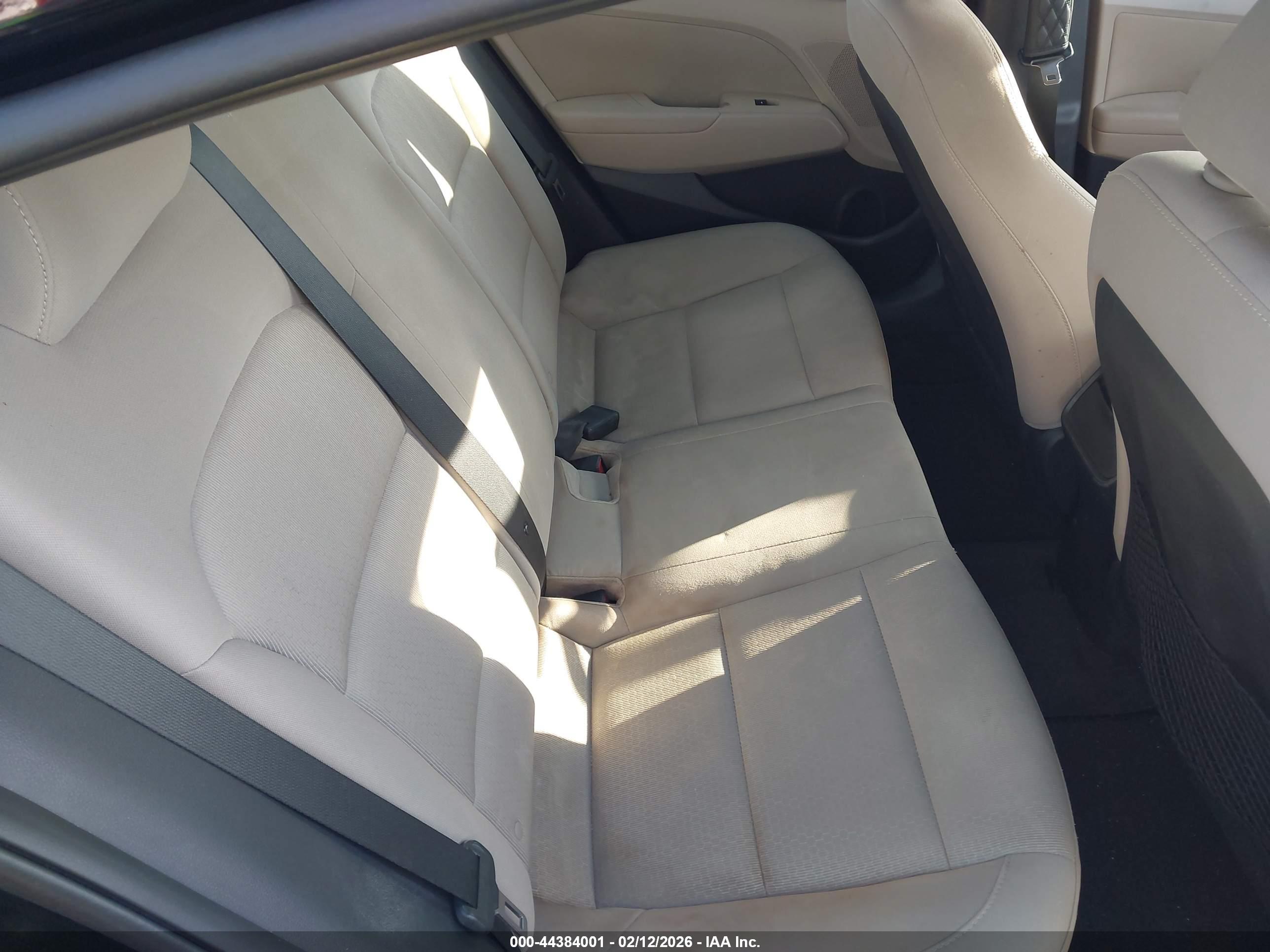 HYUNDAI ELANTRA image 8