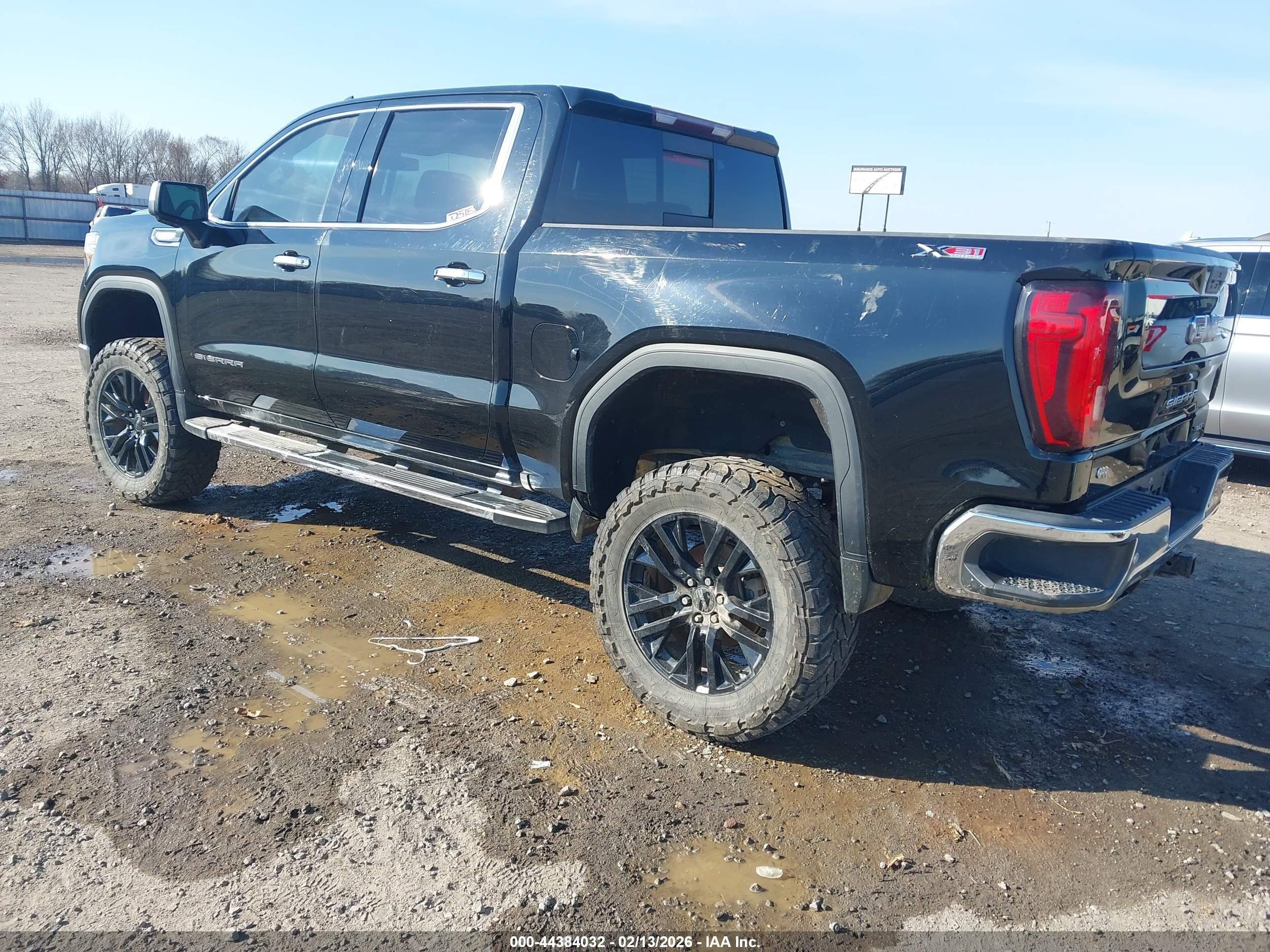 GMC SIERRA image 3