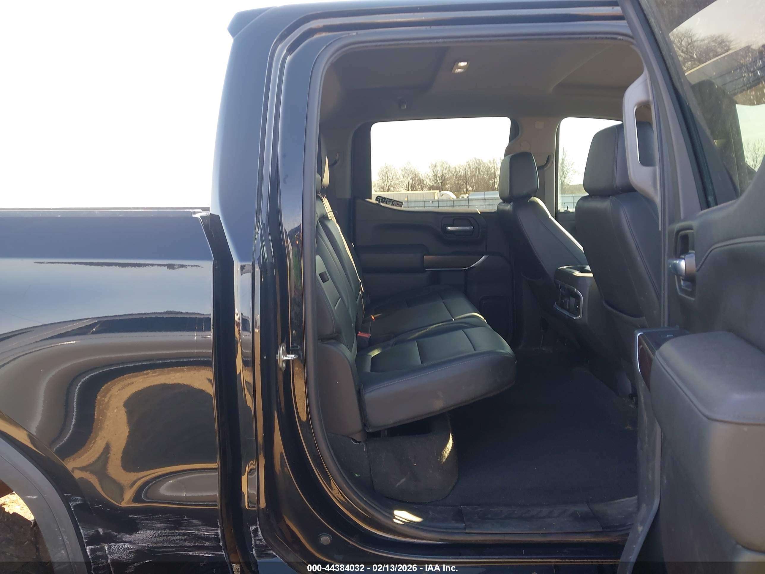 GMC SIERRA image 8