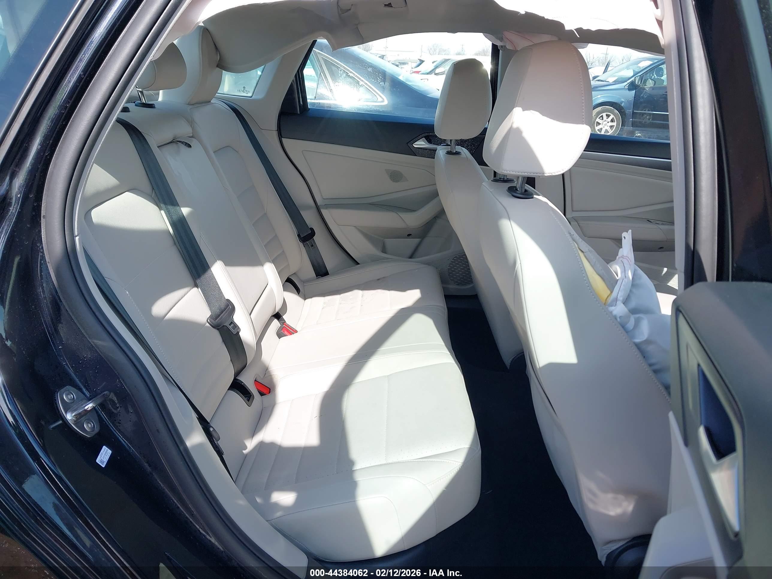 VOLKSWAGEN JETTA image 8