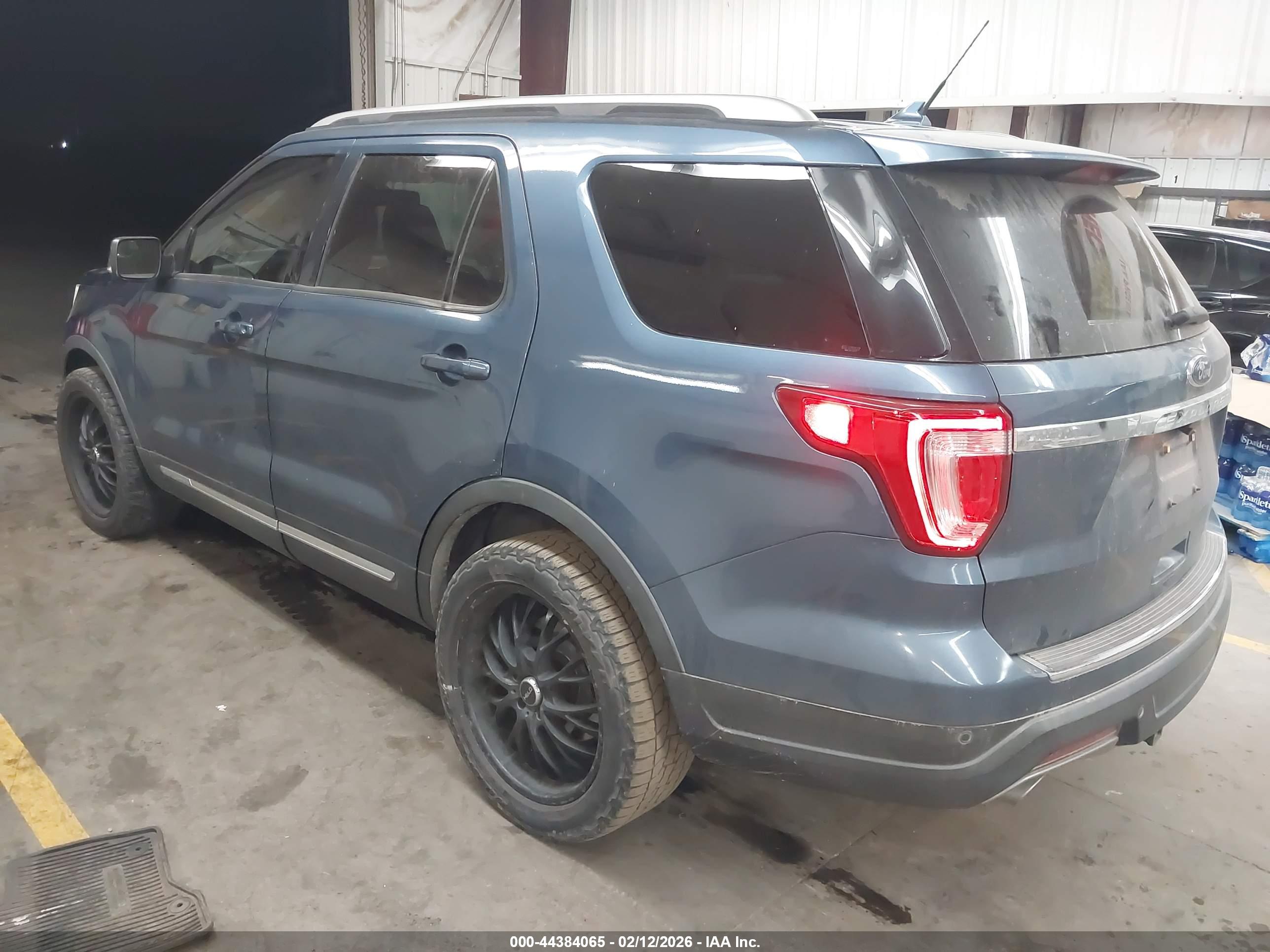 FORD EXPLORER image 3