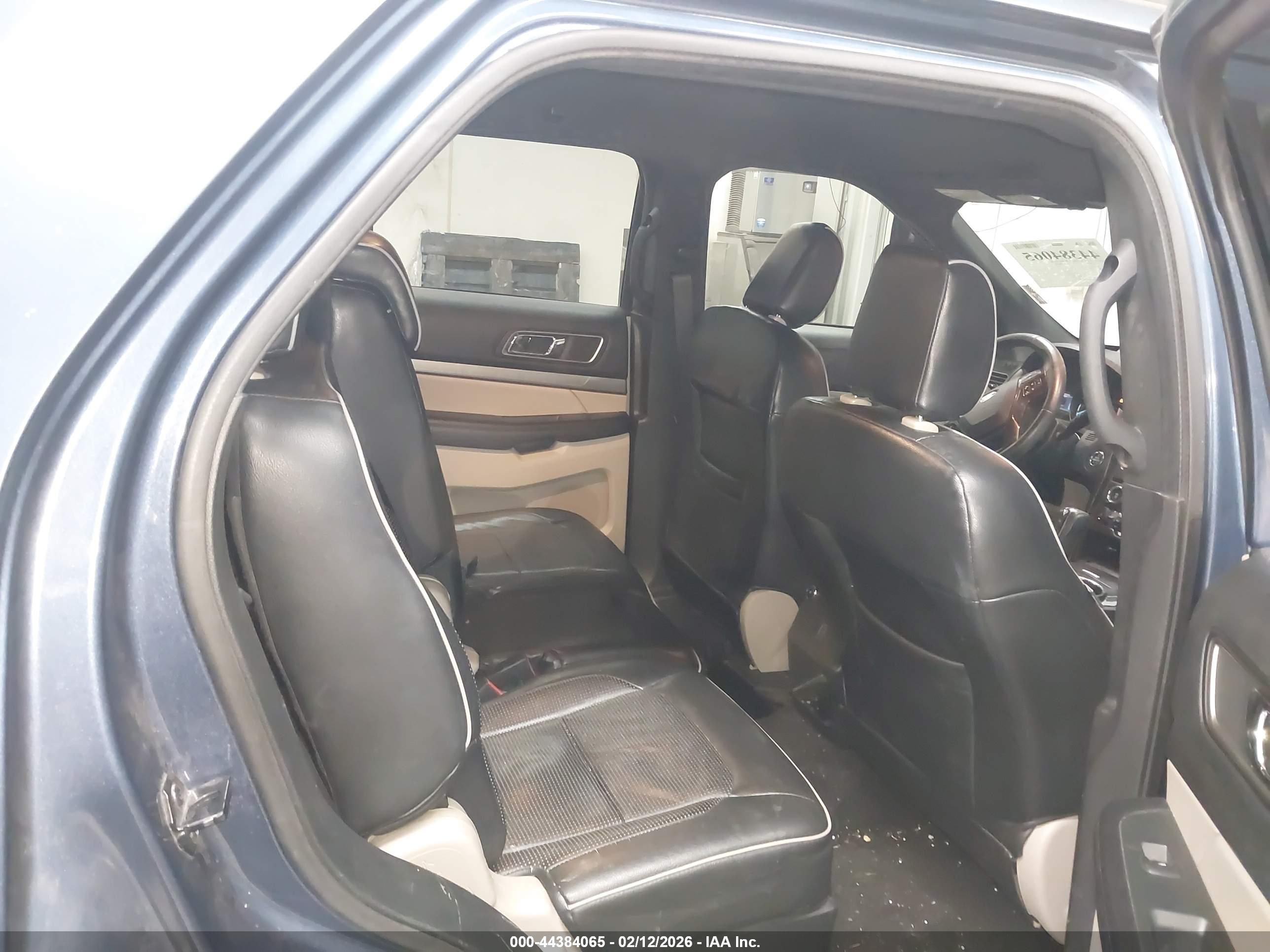 FORD EXPLORER image 8