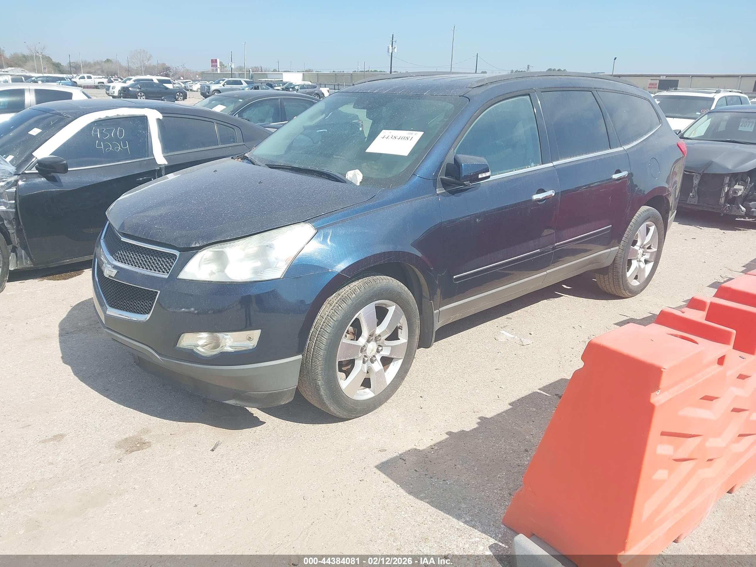 CHEVROLET TRAVERSE image 2