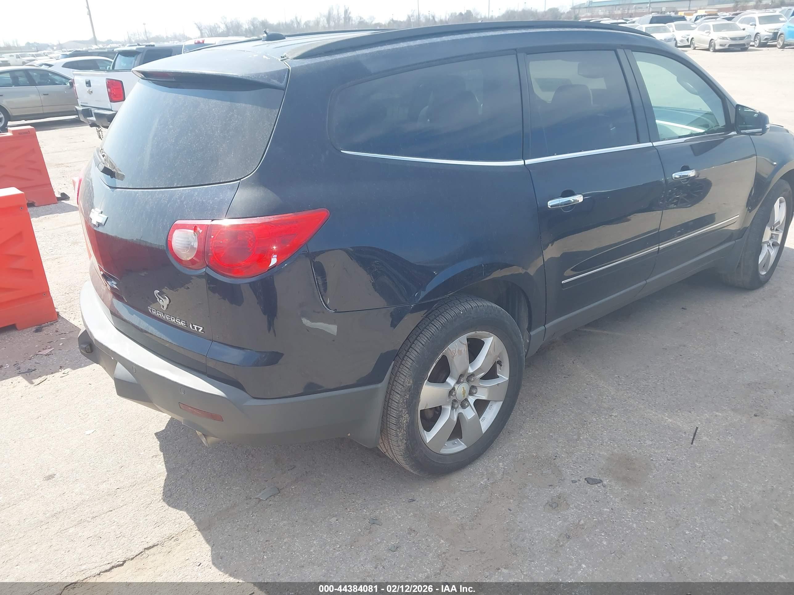 CHEVROLET TRAVERSE image 4