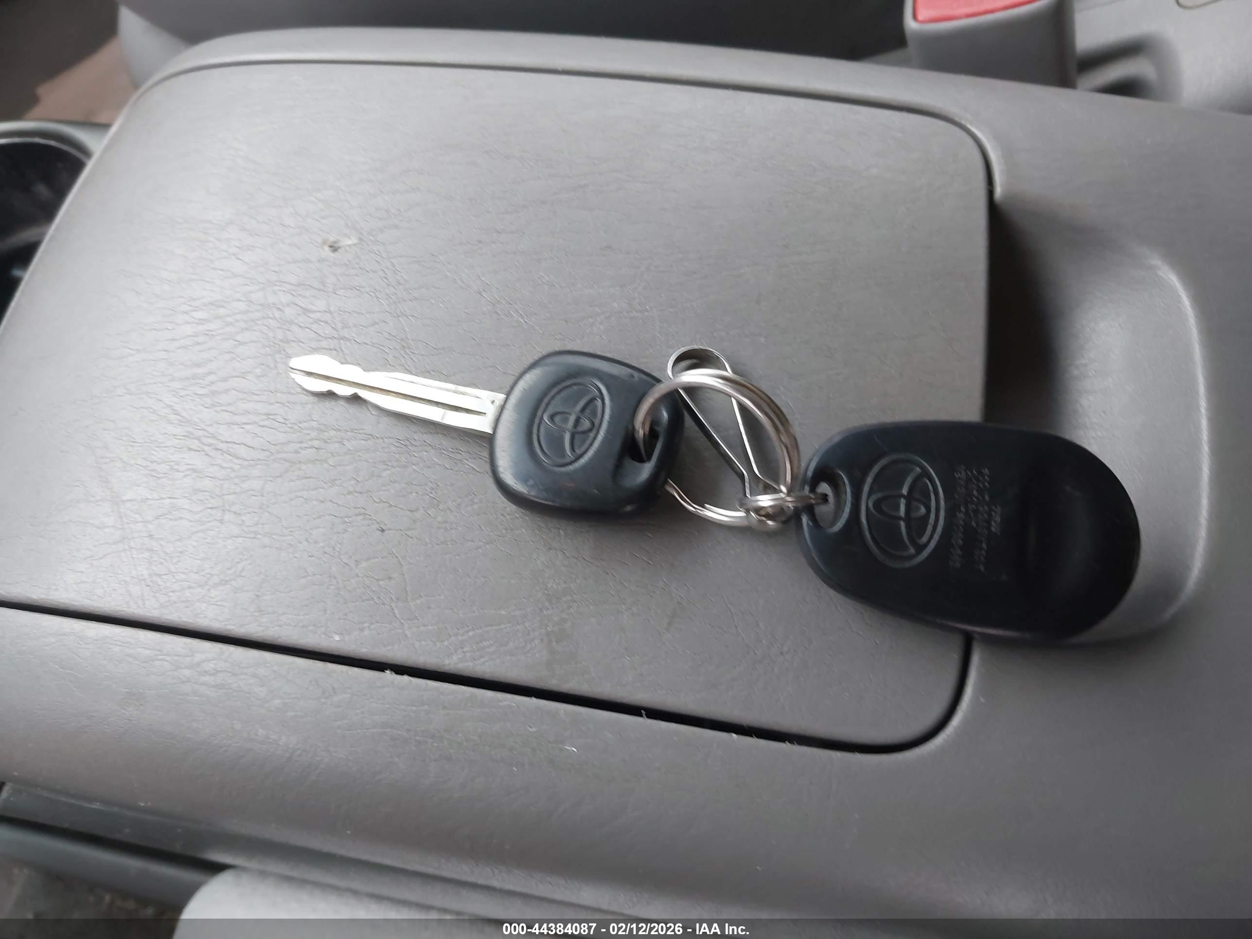 TOYOTA SIENNA image 11