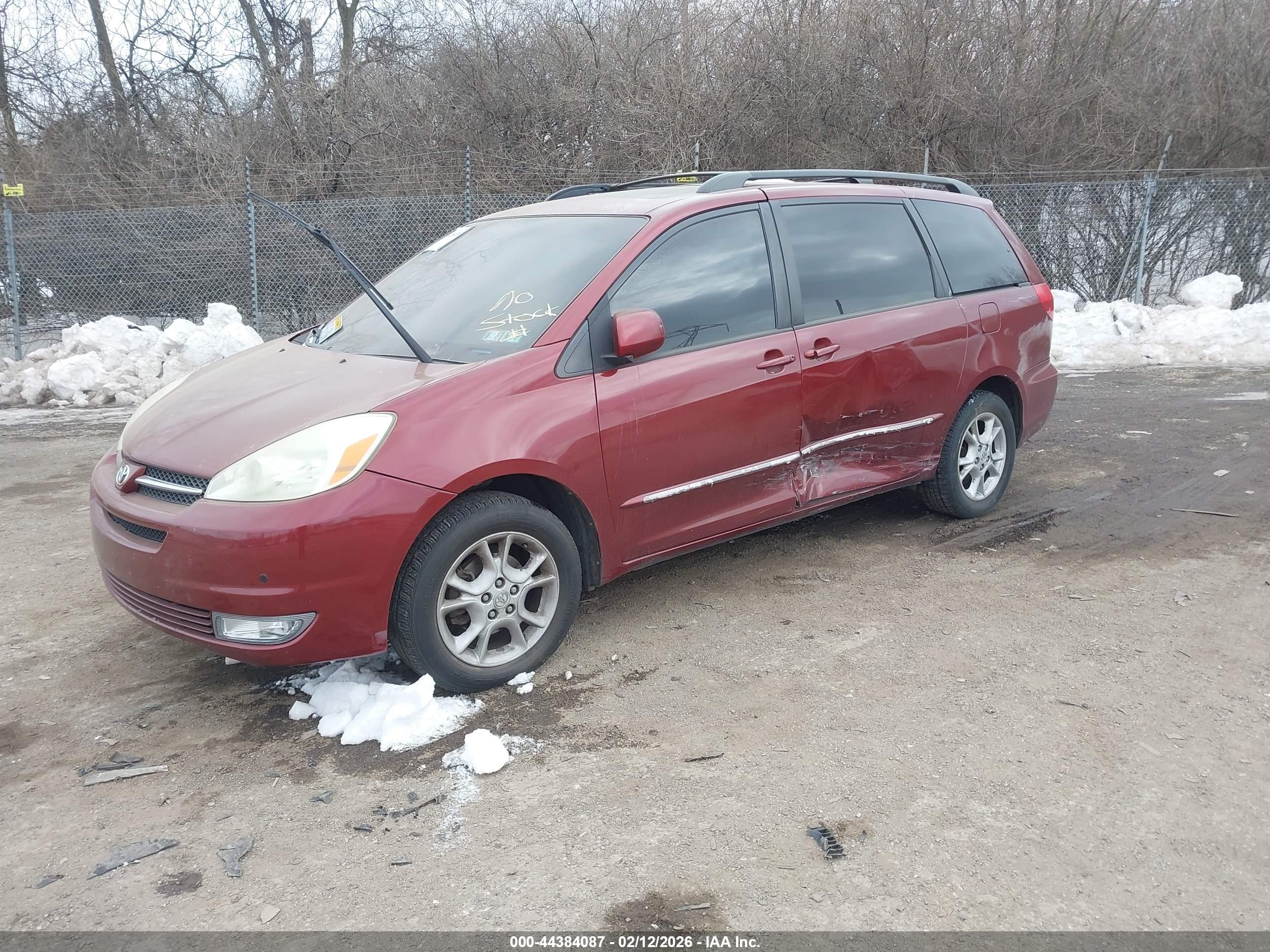 TOYOTA SIENNA image 2