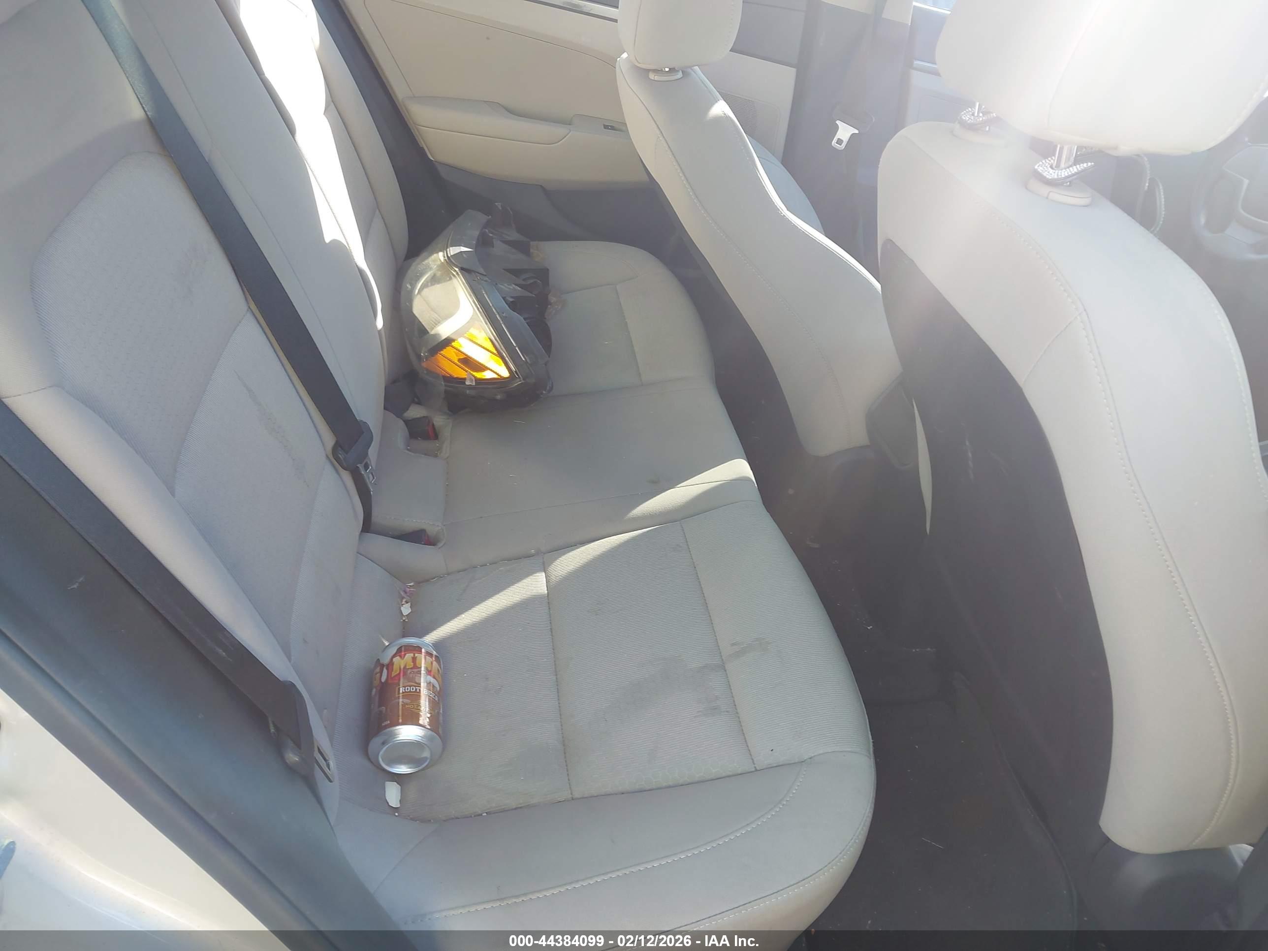 HYUNDAI ELANTRA image 8