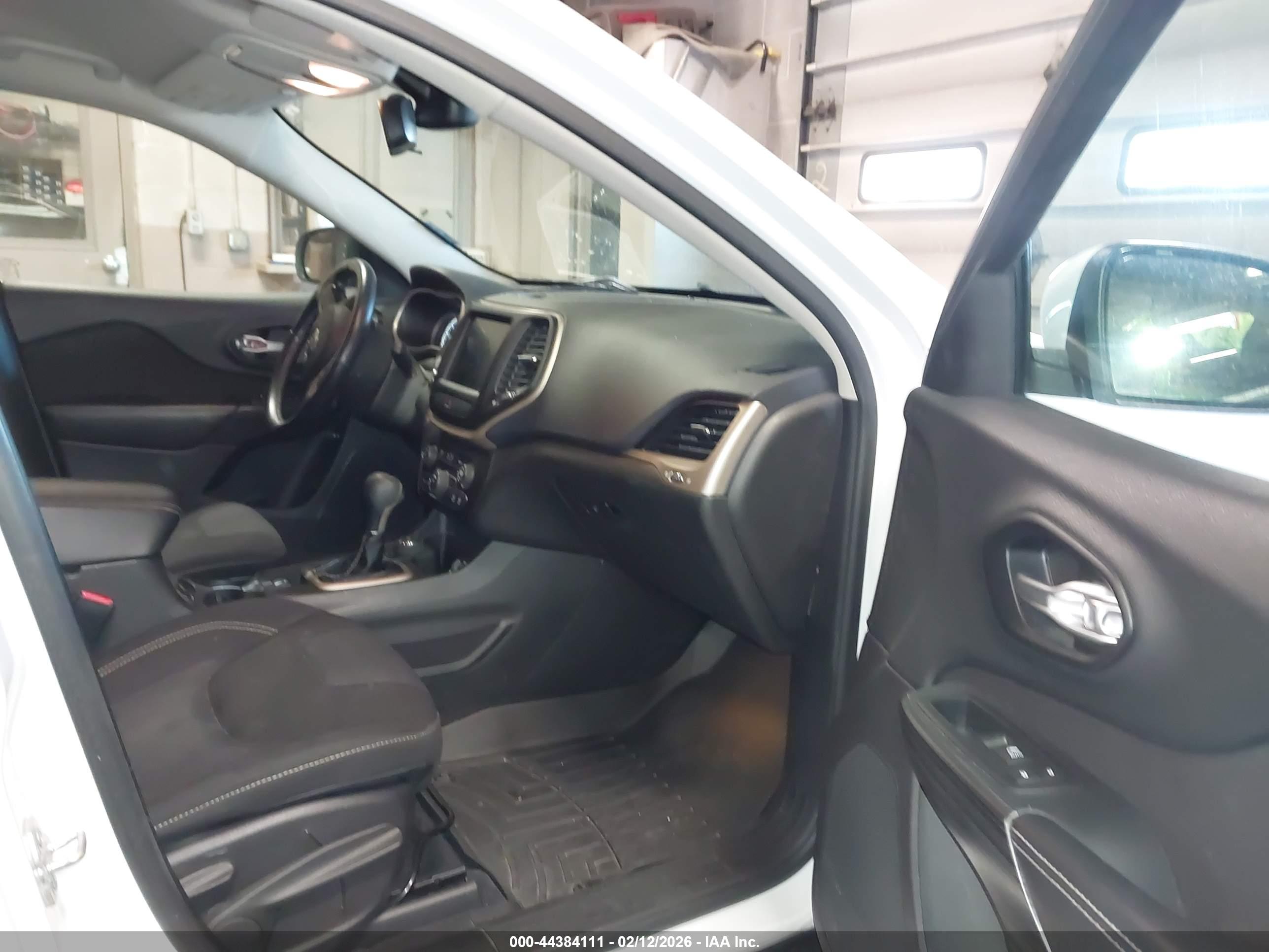 JEEP CHEROKEE image 5