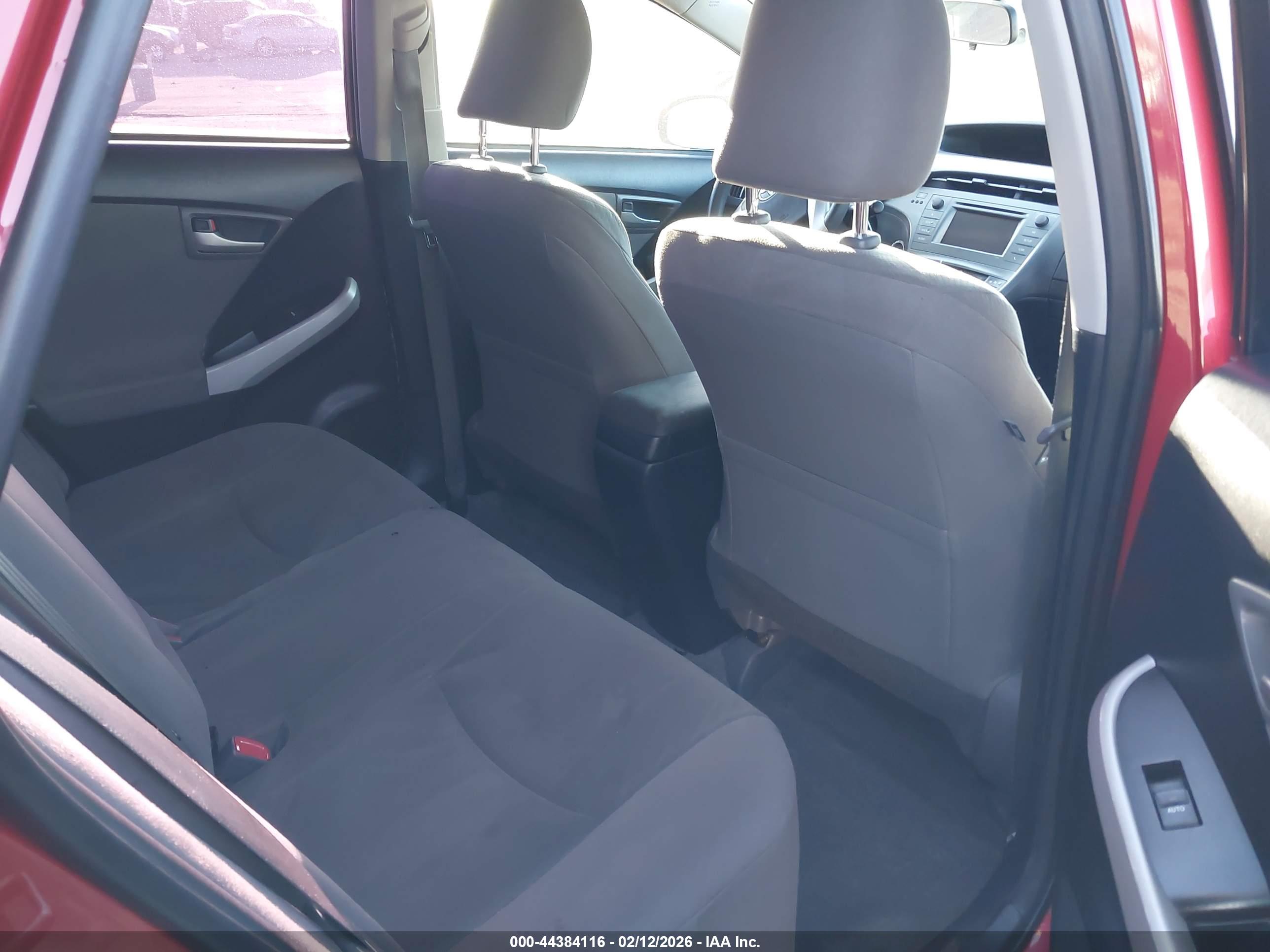 TOYOTA PRIUS image 8