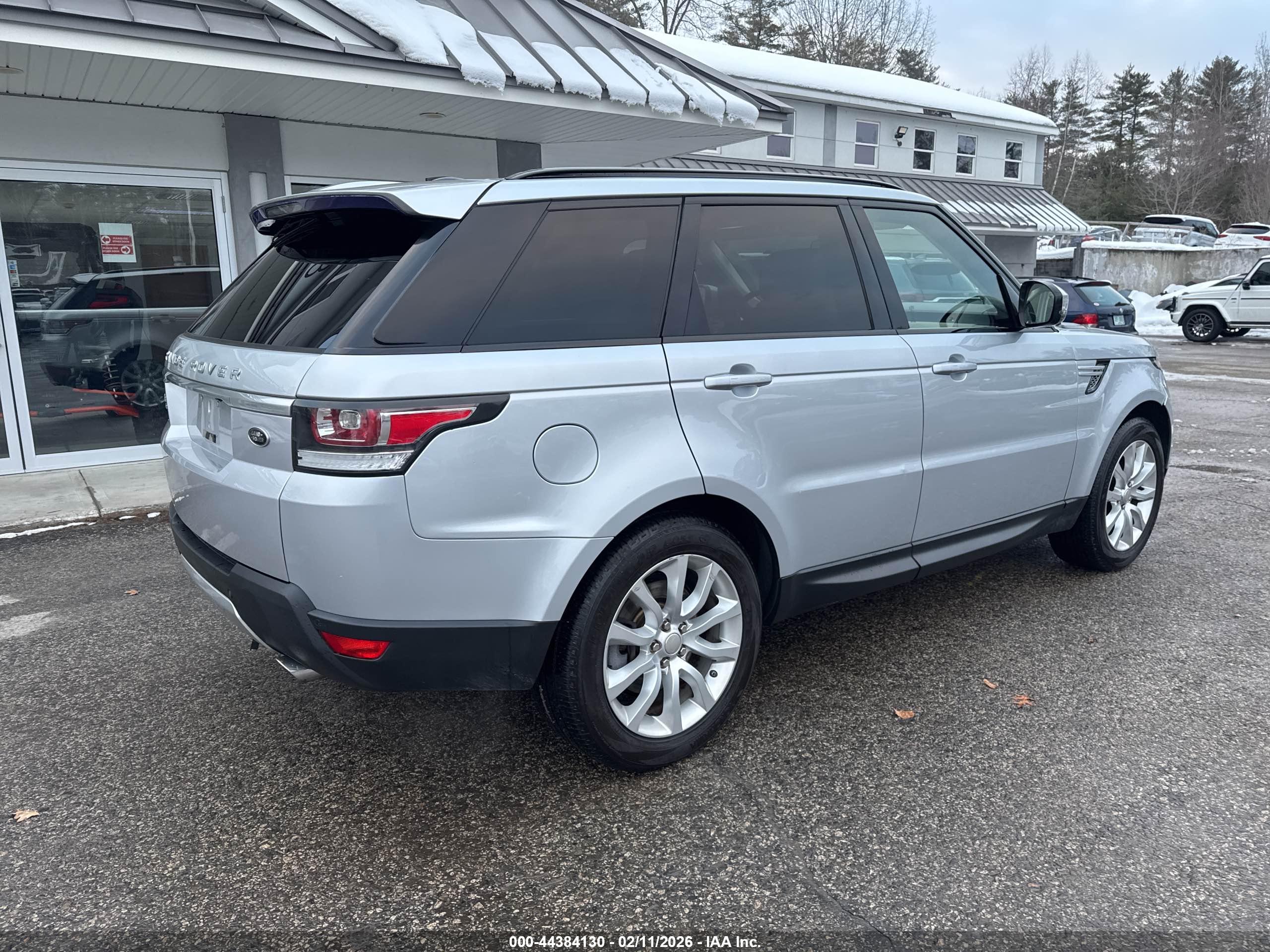 LAND ROVER image 4