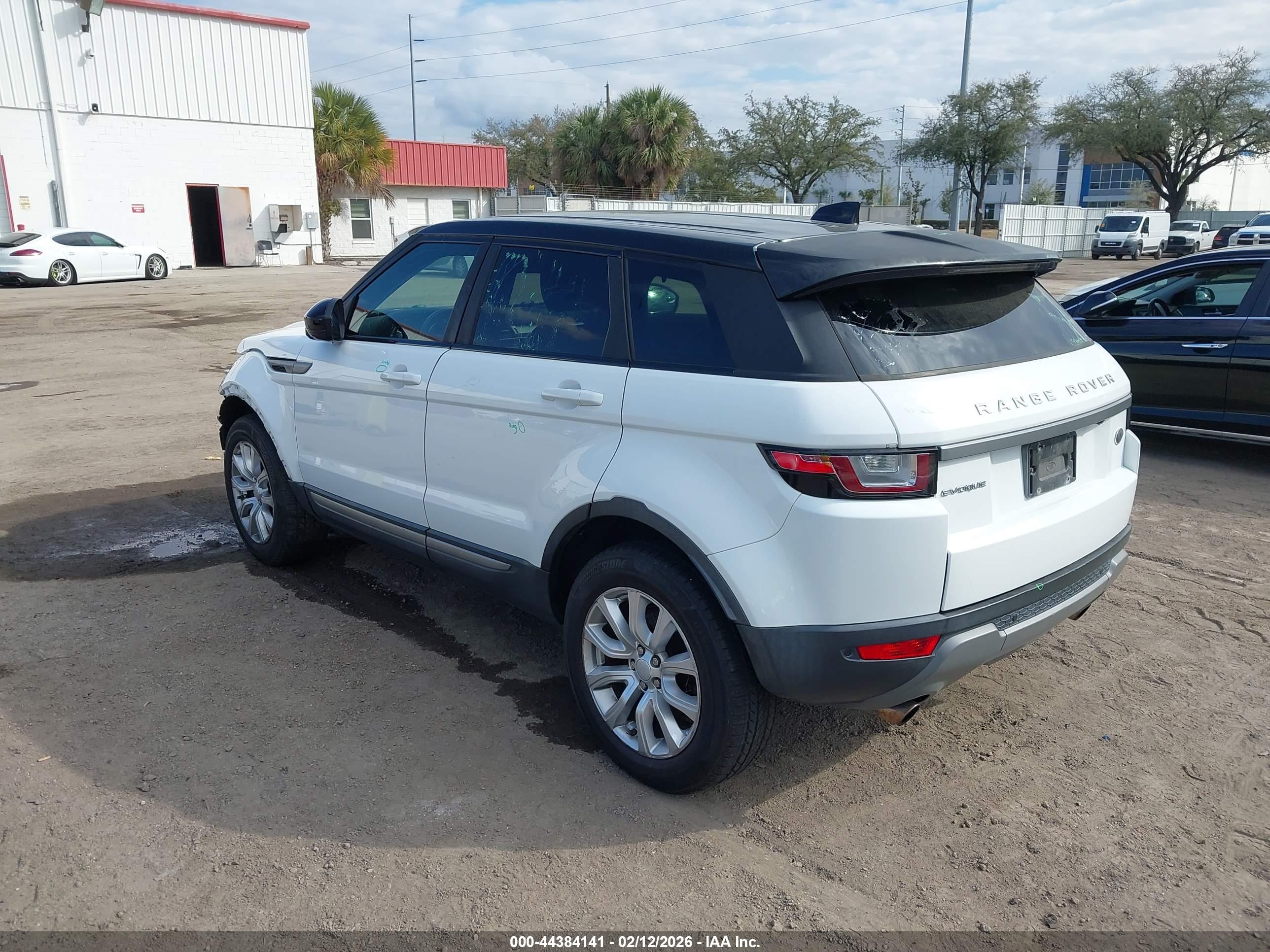 LAND ROVER image 3