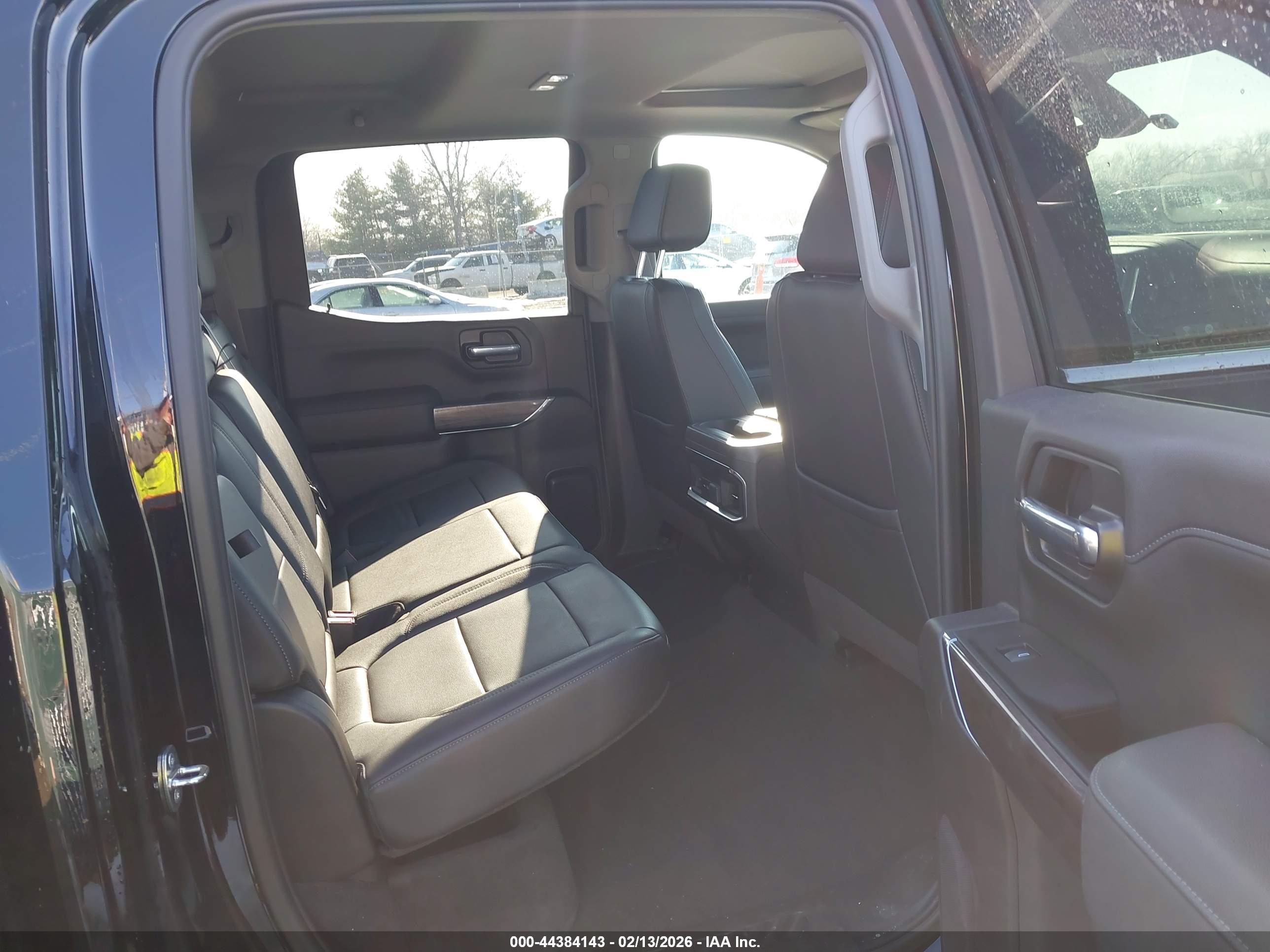 CHEVROLET SILVERADO image 8